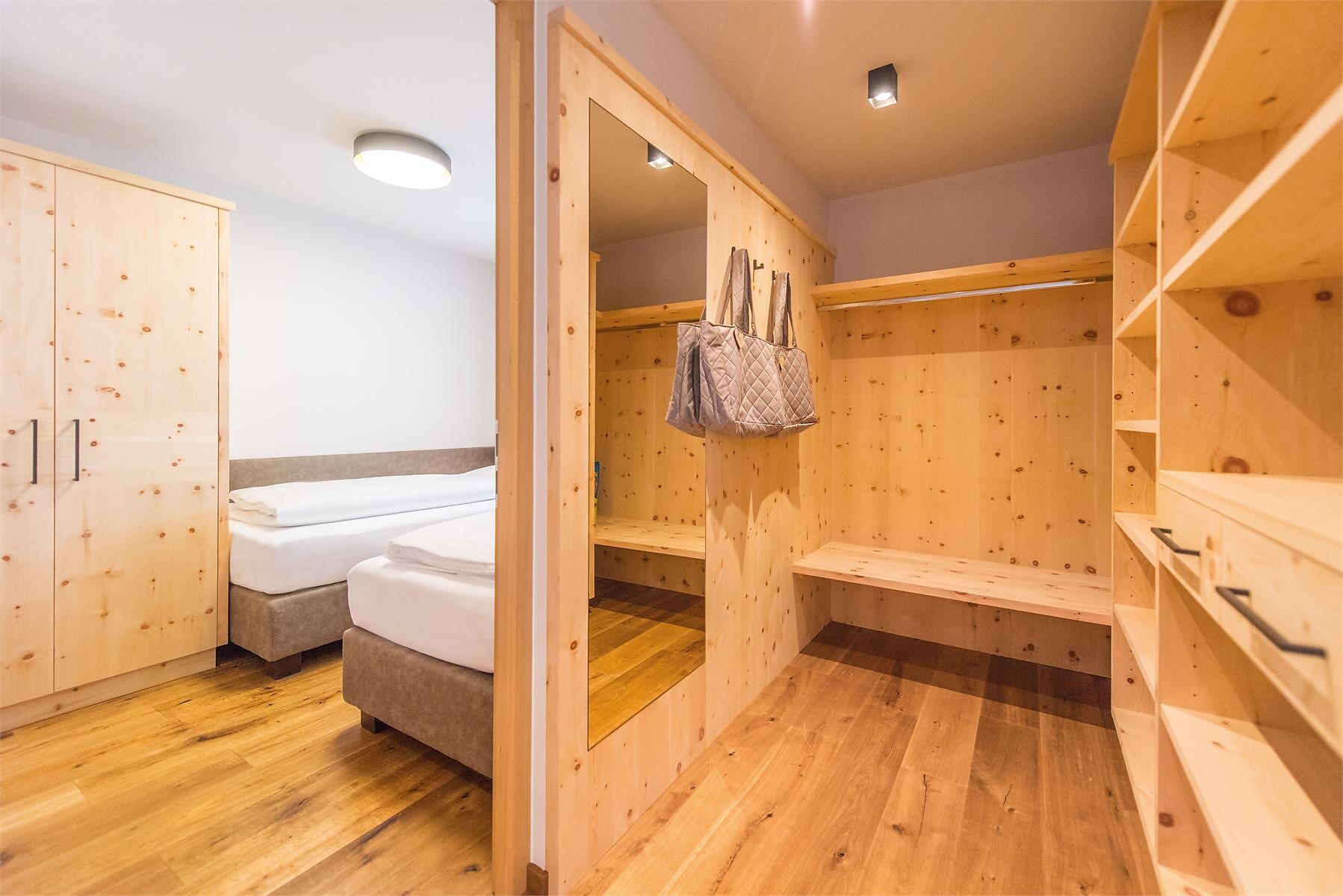 Zimmer Suite "Zirbe" - #5 - DAS ROYAL - Dolomitenregion Eggental - suedtirol.info