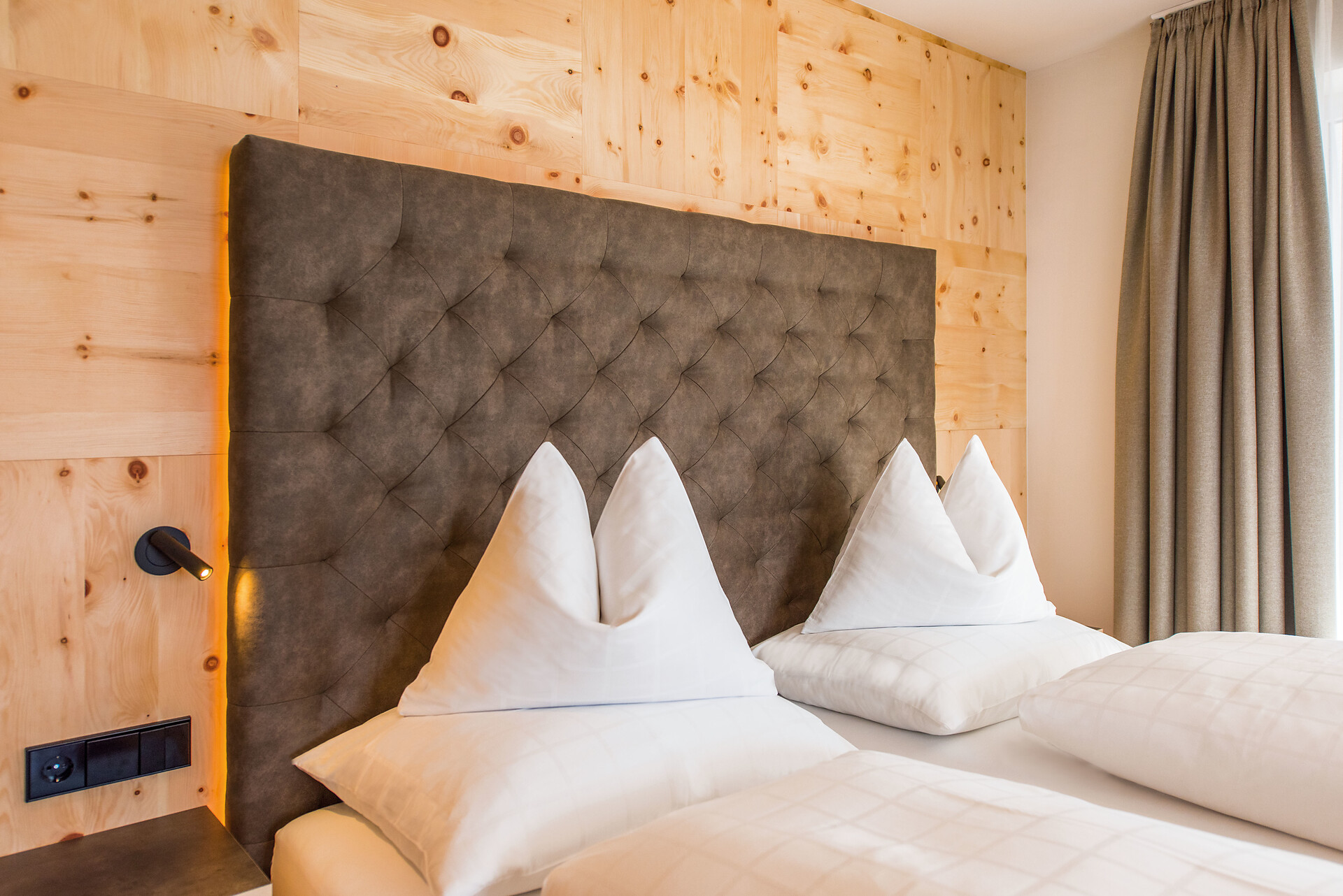 Zimmer Suite "Zirbe" - #3 - DAS ROYAL - Dolomitenregion Eggental - suedtirol.info