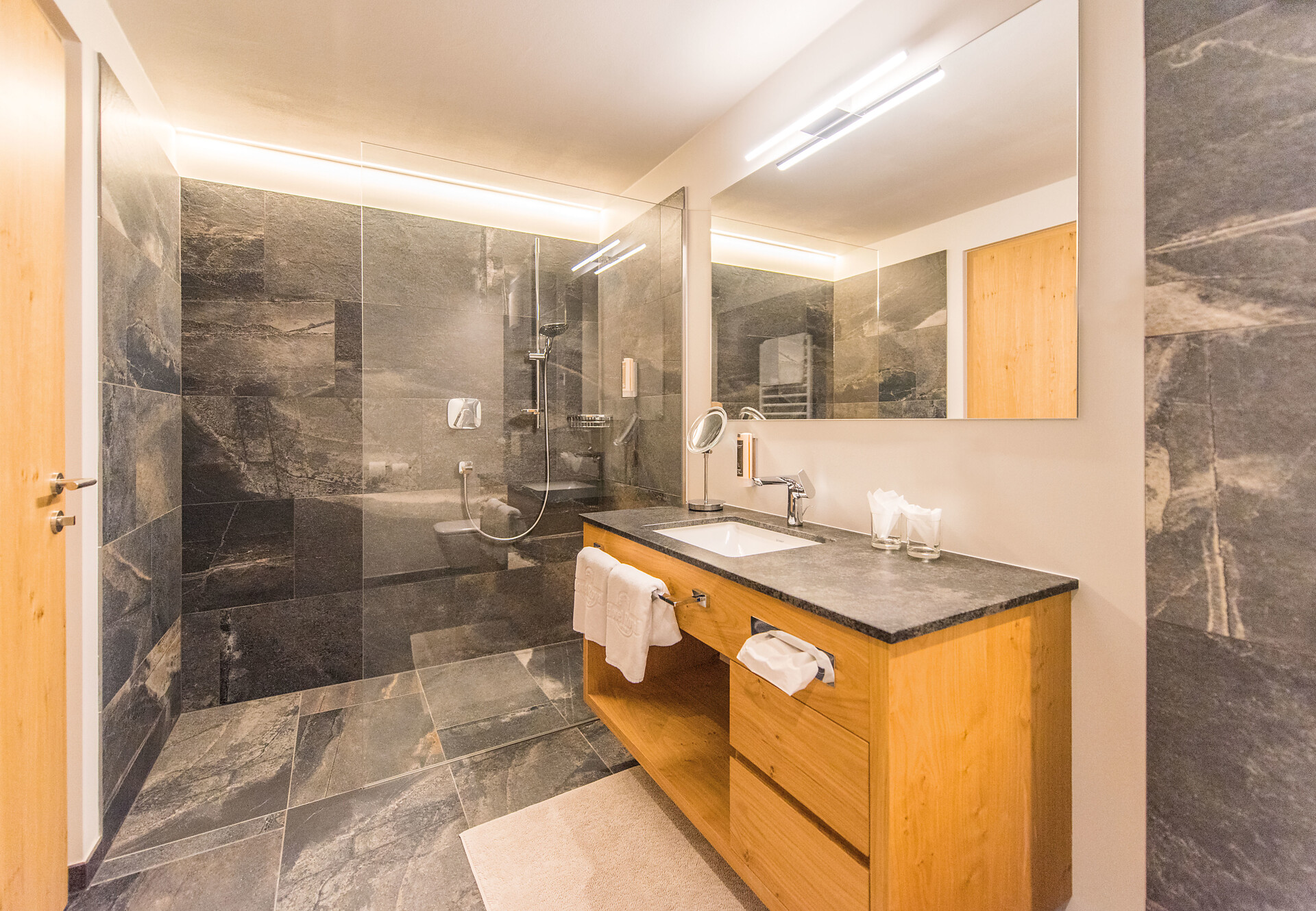 Zimmer Suite "Lärche" - #6 - DAS ROYAL - Dolomitenregion Eggental - suedtirol.info