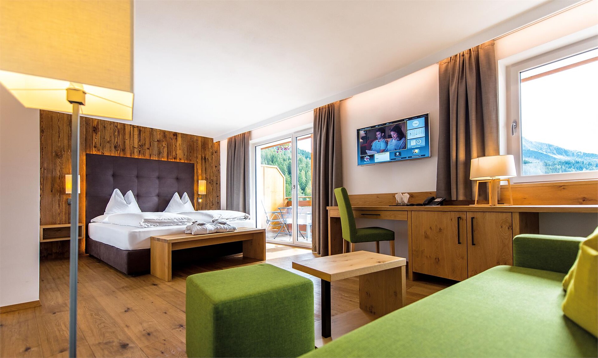 Zimmer Suite "Sonne" - #1 - DAS ROYAL - Dolomitenregion Eggental - suedtirol.info