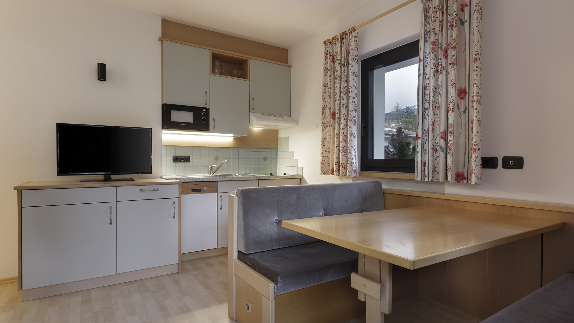 Ferienwohnung Apartment for 3 - Olang - #2 - Aparthotel Familiaris - Family Apartments - Pools & Spa in Dolomites - Dolomitenregion Kronplatz - suedtirol.info
