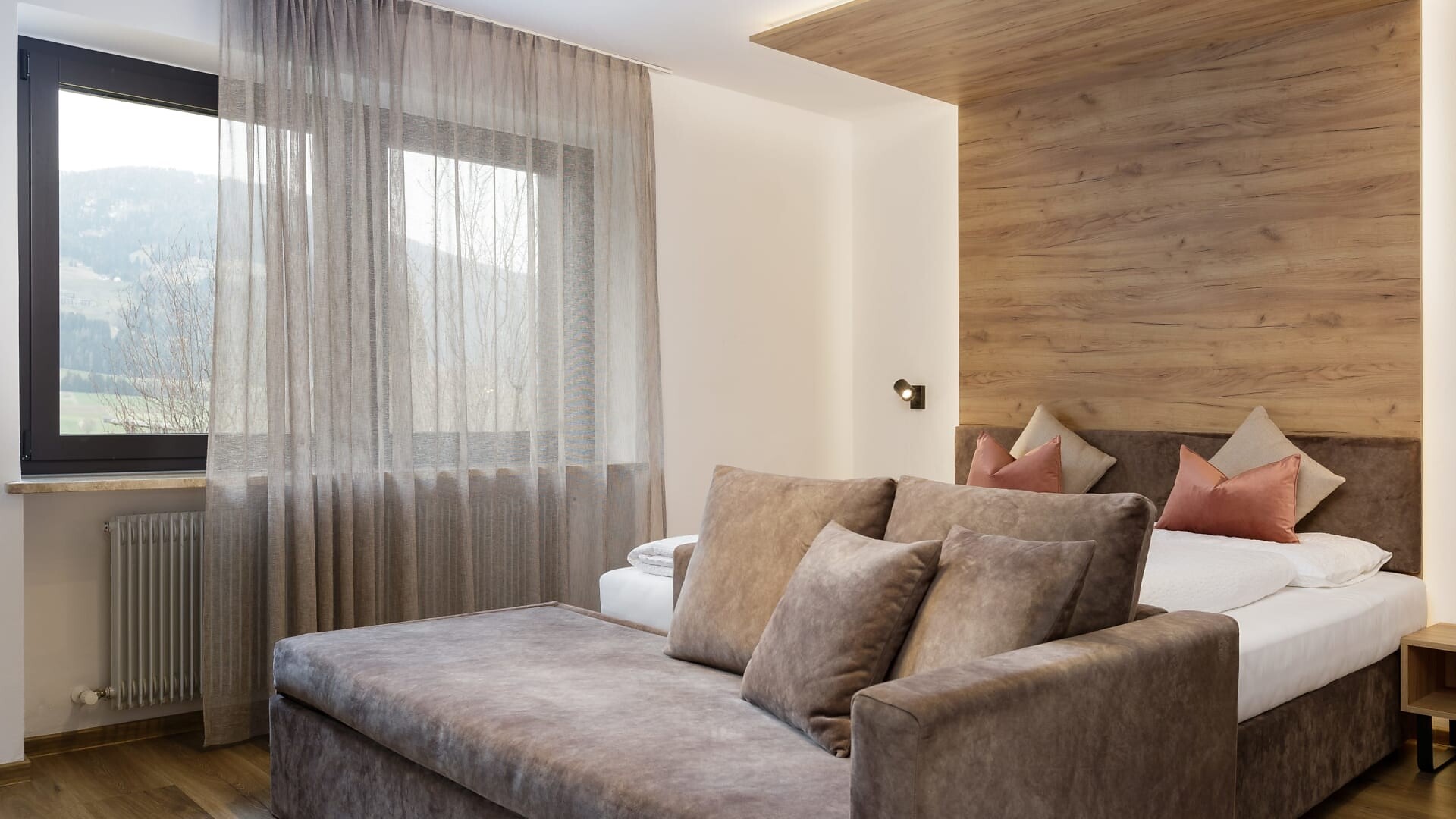 Ferienwohnung Panoramic - Olang - #1 - Aparthotel Familiaris - Family Apartments - Pools & Spa in Dolomites - Dolomitenregion Kronplatz - suedtirol.info