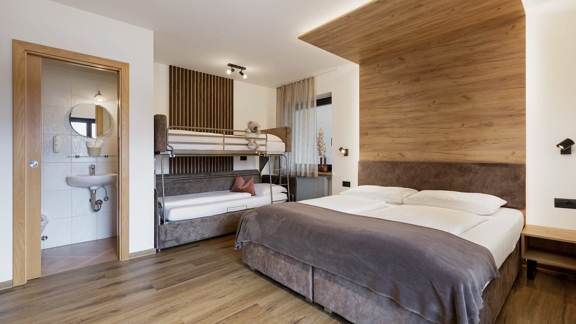 Ferienwohnung Panoramic - Olang - #5 - Aparthotel Familiaris - Family Apartments - Pools & Spa in Dolomites - Dolomitenregion Kronplatz - suedtirol.info