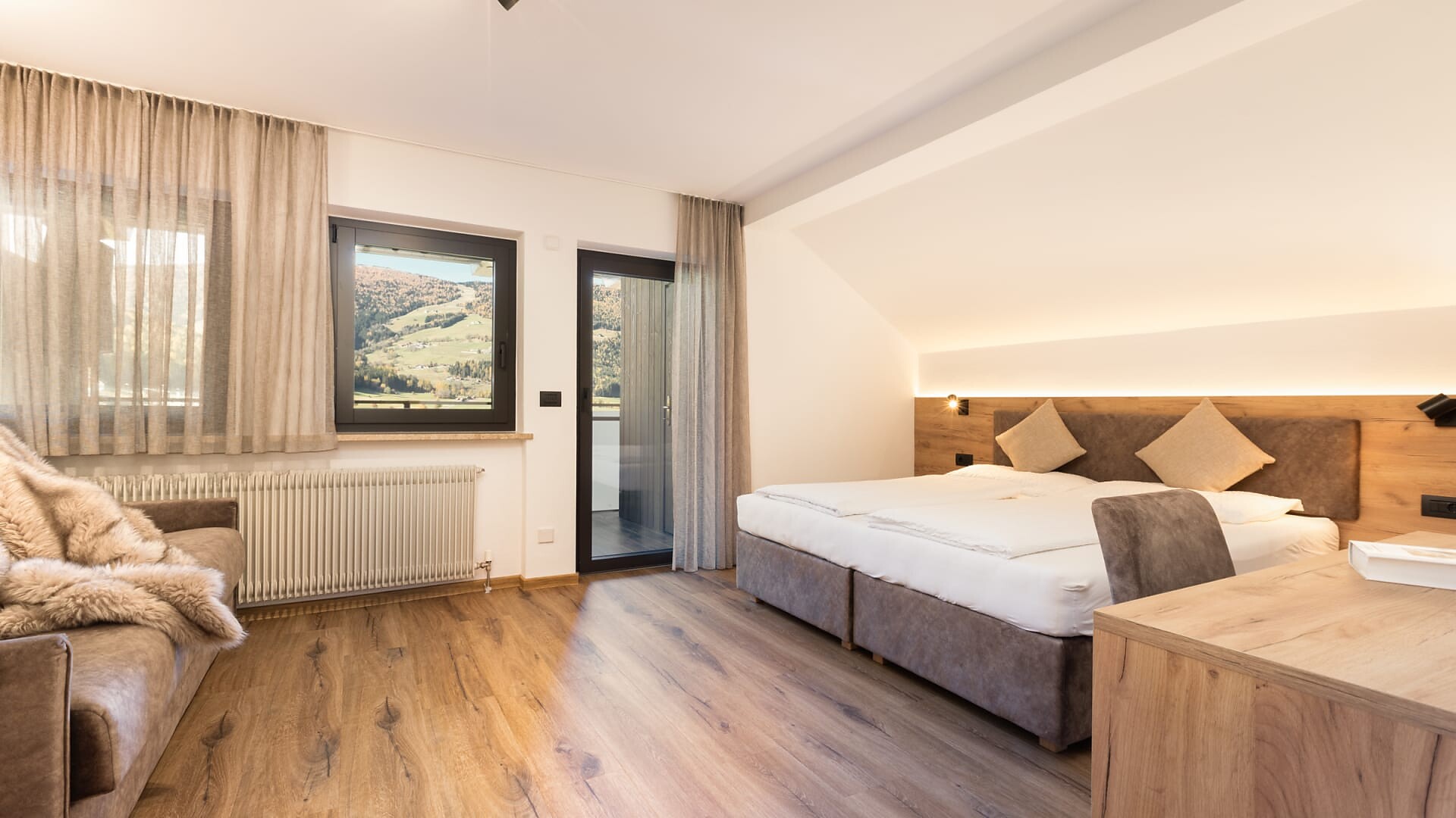 Zimmer Apartment for 3 - Olang - #3 - Aparthotel Familiaris - Family Apartments - Pools & Spa in Dolomites - Dolomitenregion Kronplatz - suedtirol.info