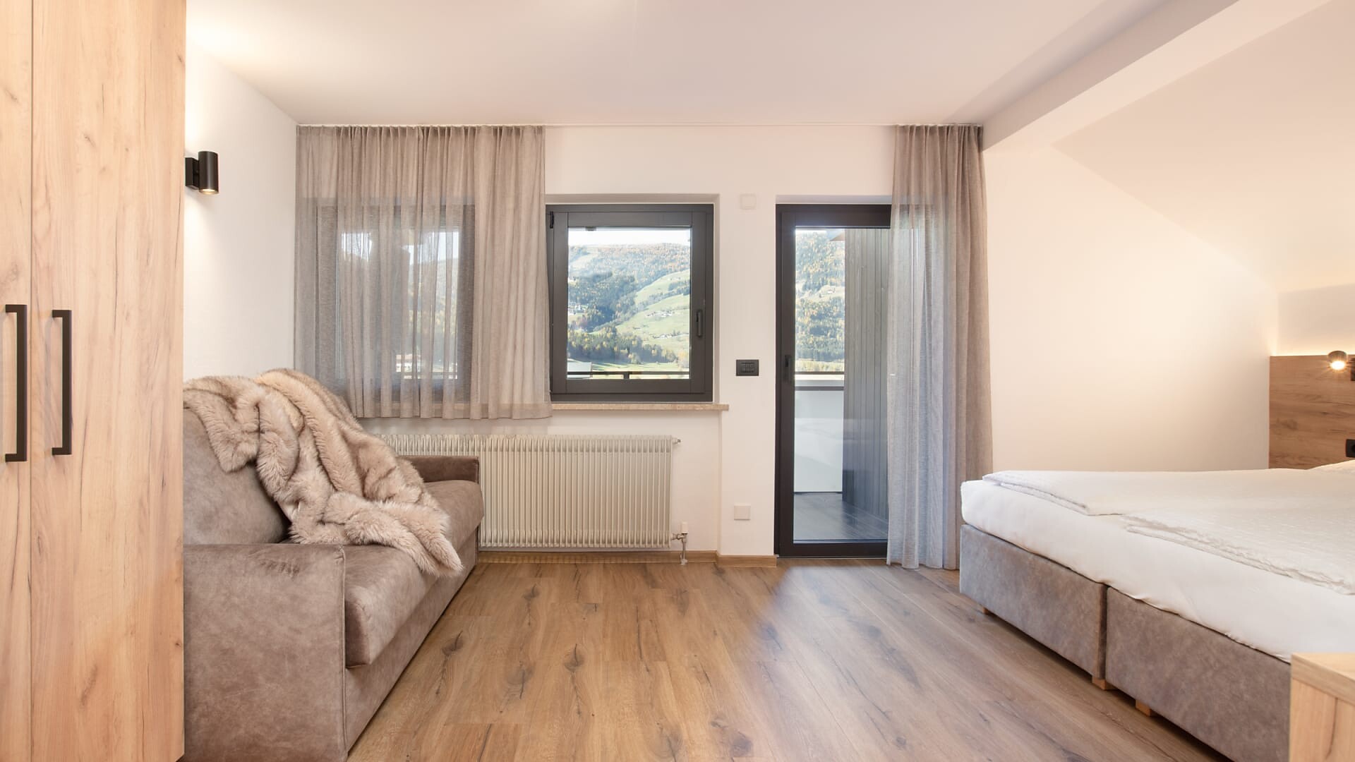 Zimmer Apartment for 3 - Olang - #7 - Aparthotel Familiaris - Family Apartments - Pools & Spa in Dolomites - Dolomitenregion Kronplatz - suedtirol.info