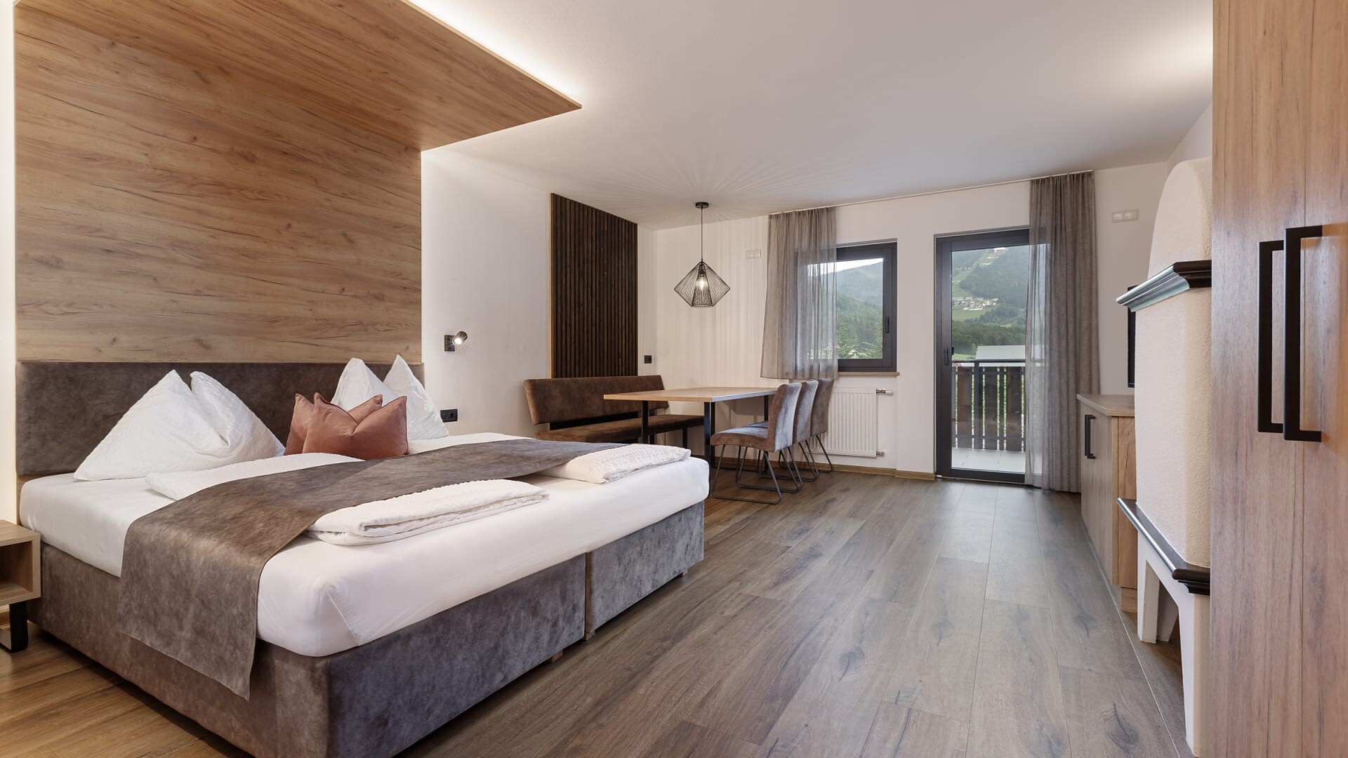 Zimmer Family Apartment - Olang - #2 - Aparthotel Familiaris - Family Apartments - Pools & Spa in Dolomites - Dolomitenregion Kronplatz - suedtirol.info