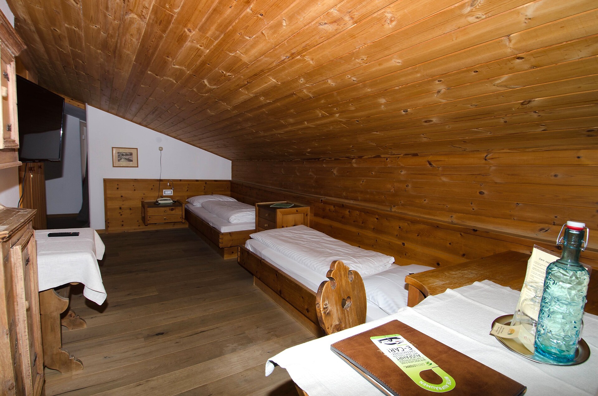 Room Room with separate beds and view on the Dolomites - #1 - Hotel Ansitz Kematen - Bolzano/Bozen and environs - suedtirol.info