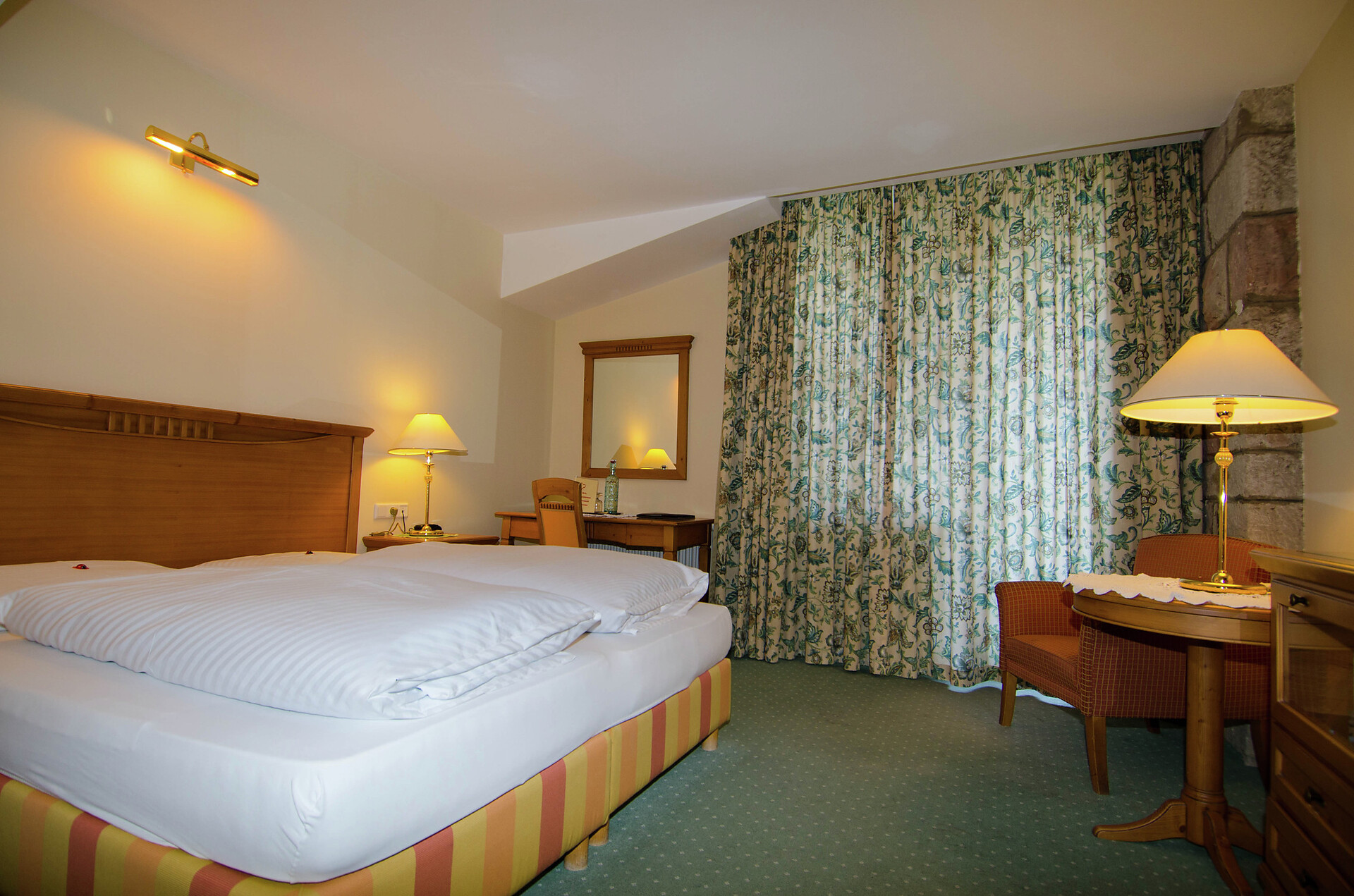 Room Double Room with lake view - #3 - Hotel Ansitz Kematen - Bolzano/Bozen and environs - suedtirol.info