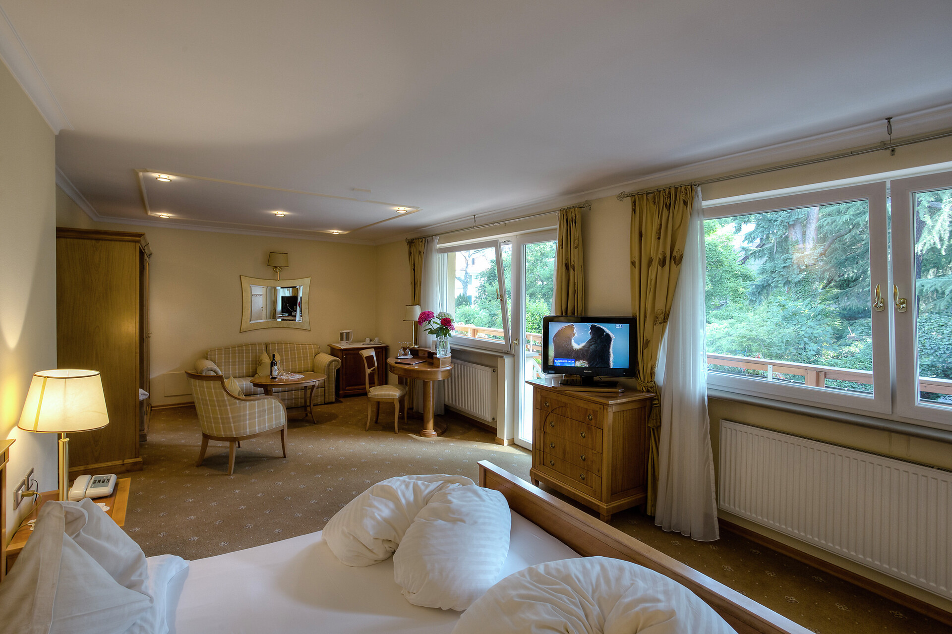 Room Suite east side - side Via Dante - #1 - Hotel Aster - Meran/Merano and environs - suedtirol.info