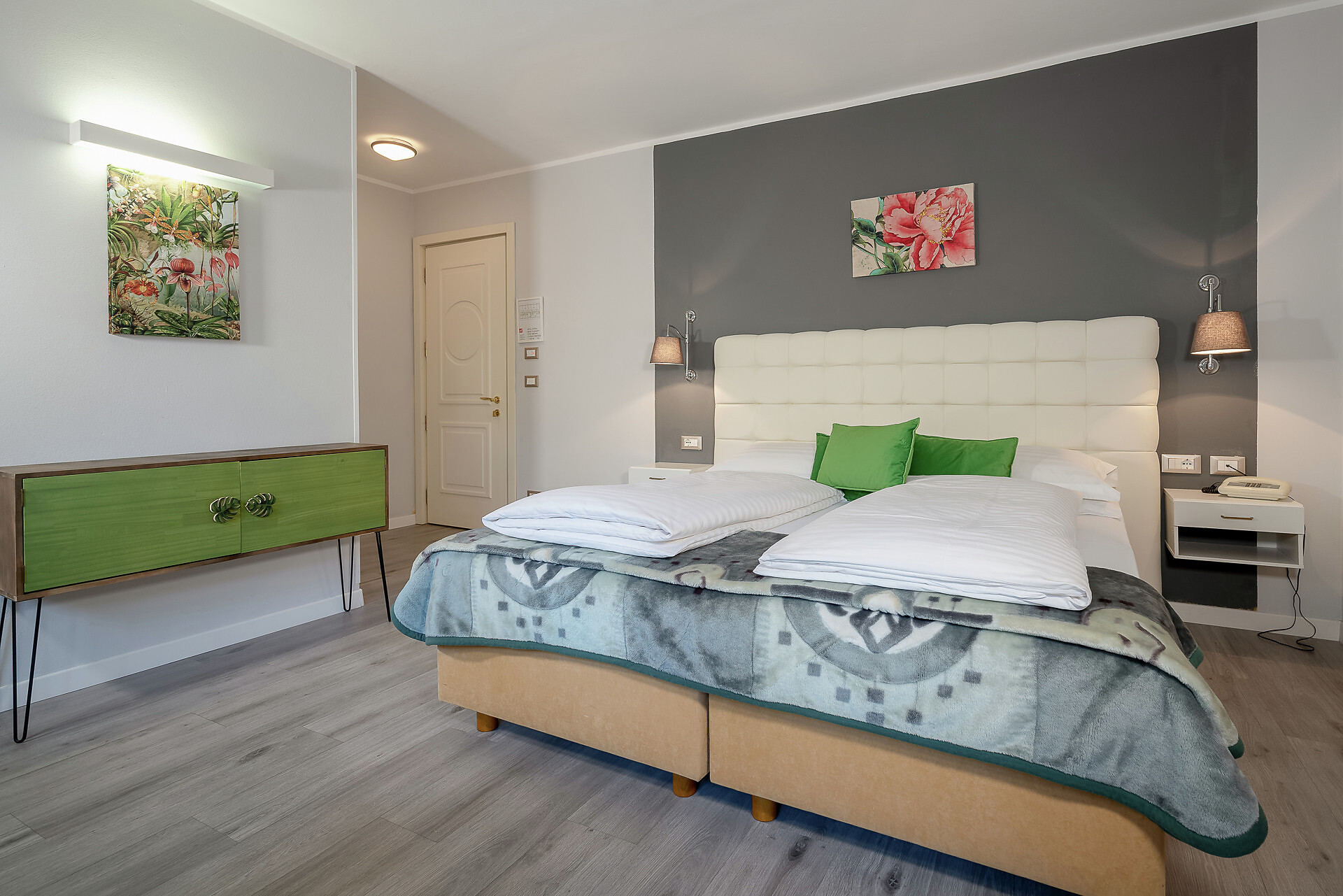 Room Double room comfort east side - side Via Dante - #2 - Hotel Aster - Meran/Merano and environs - suedtirol.info