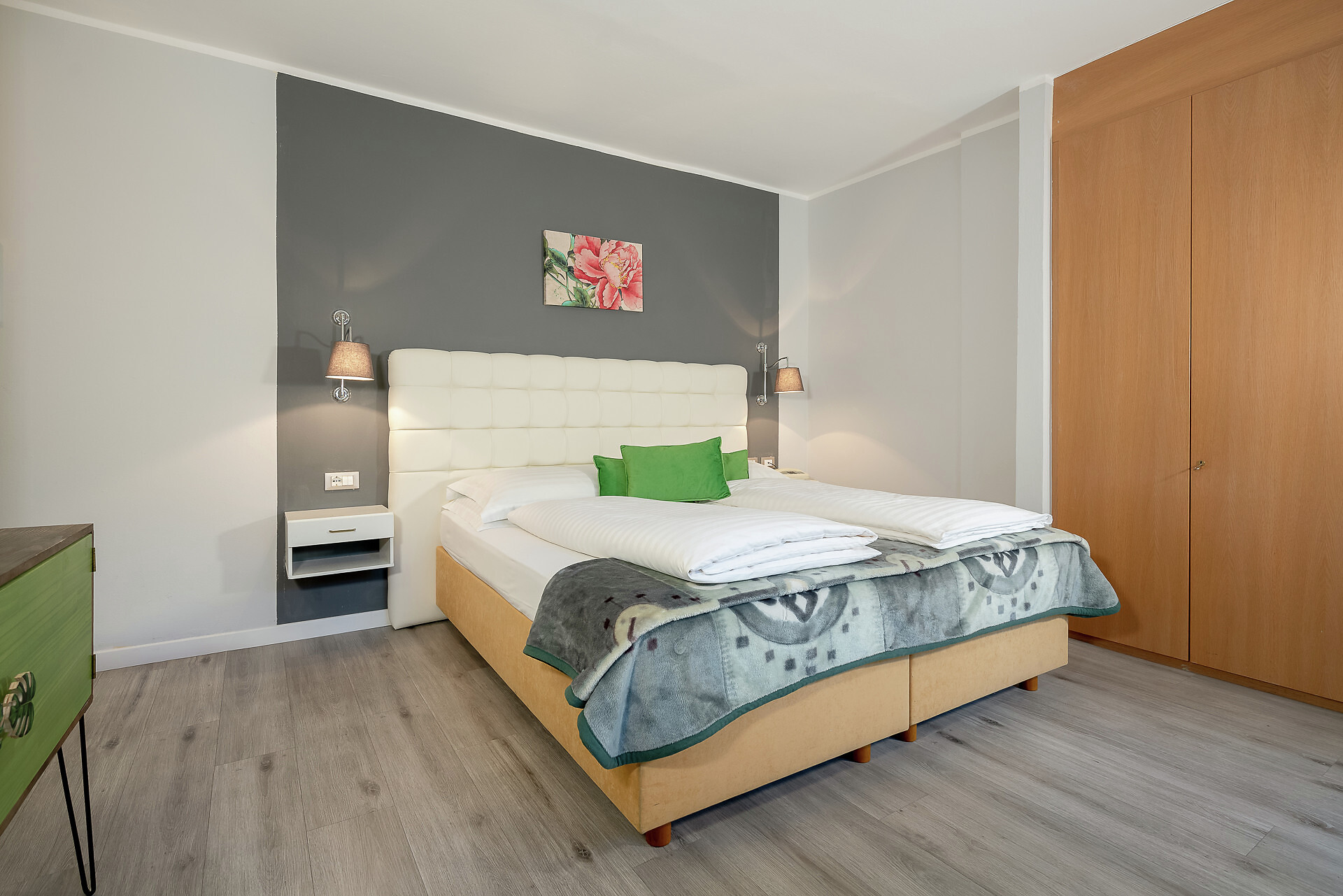 Room Double room comfort east side - side Via Dante - #1 - Hotel Aster - Meran/Merano and environs - suedtirol.info