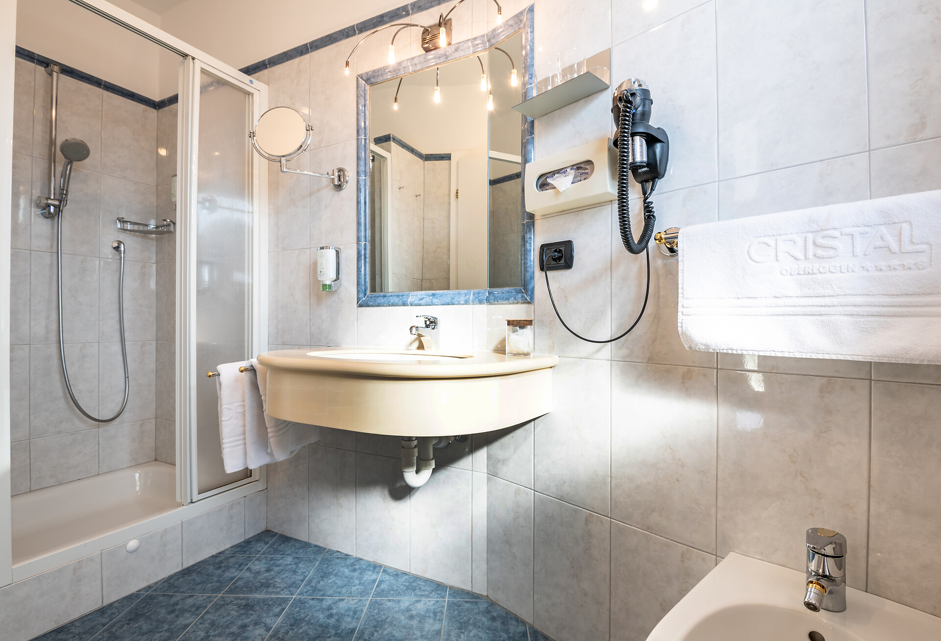 Room Cat. A - Single - #2 - Hotel Cristal - Dolomites Region Eggental - suedtirol.info