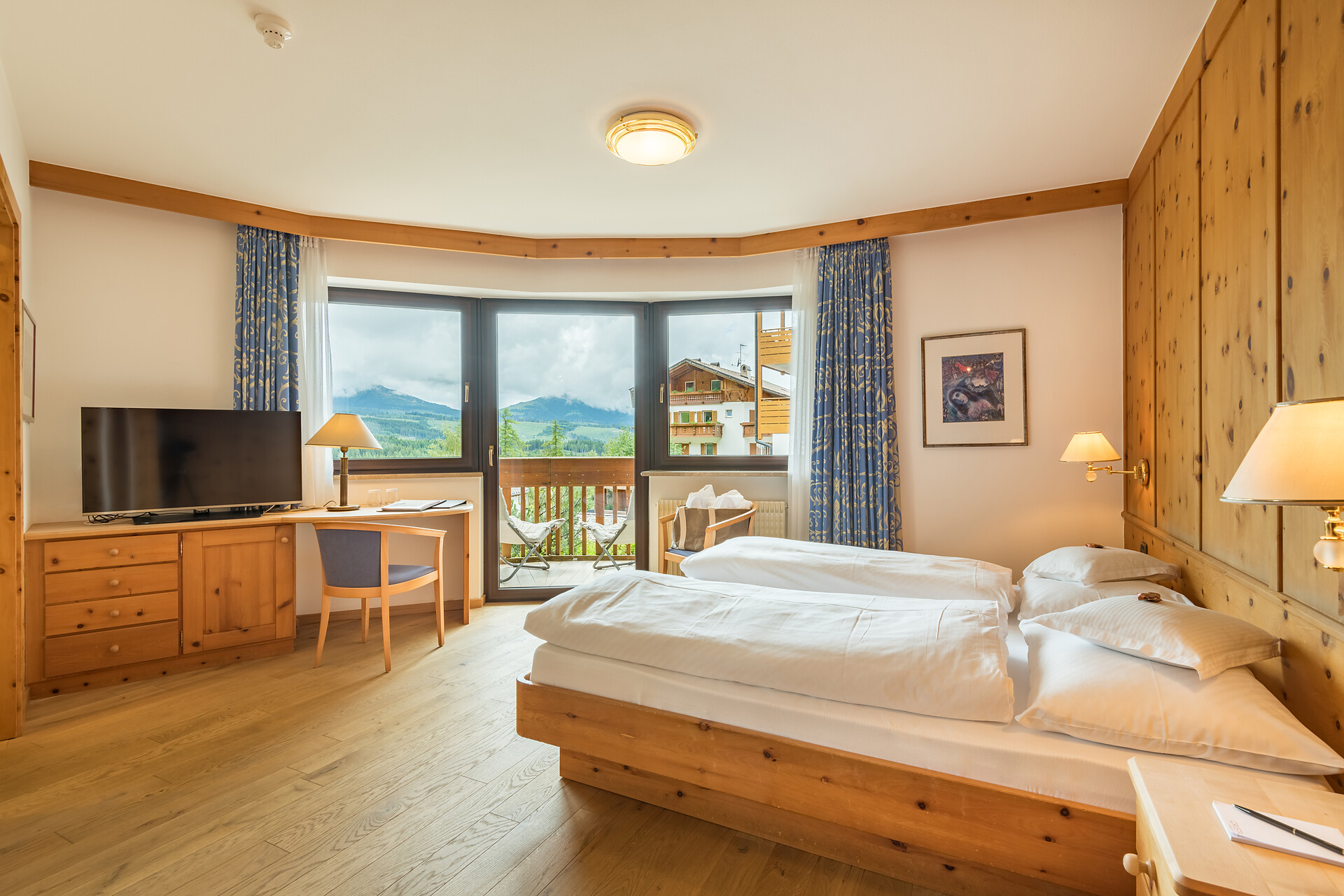 Room Double room cat. B - Standard - #1 - Hotel Cristal - Dolomites Region Eggental - suedtirol.info