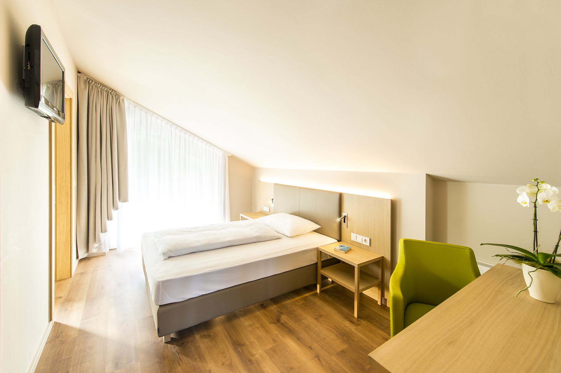 Room Single room facing the street - #1 - Hotel Restaurant Steiner - Bolzano/Bozen and environs - suedtirol.info