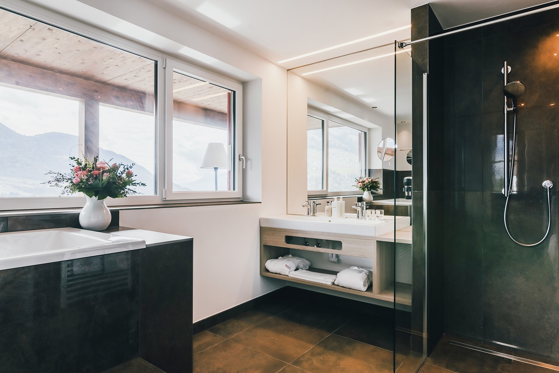 Zimmer Seniorsuite Deluxe mit Whirlpool (ca. 45 m²) - #3 - Hotel Golserhof - Meran und Umgebung - suedtirol.info