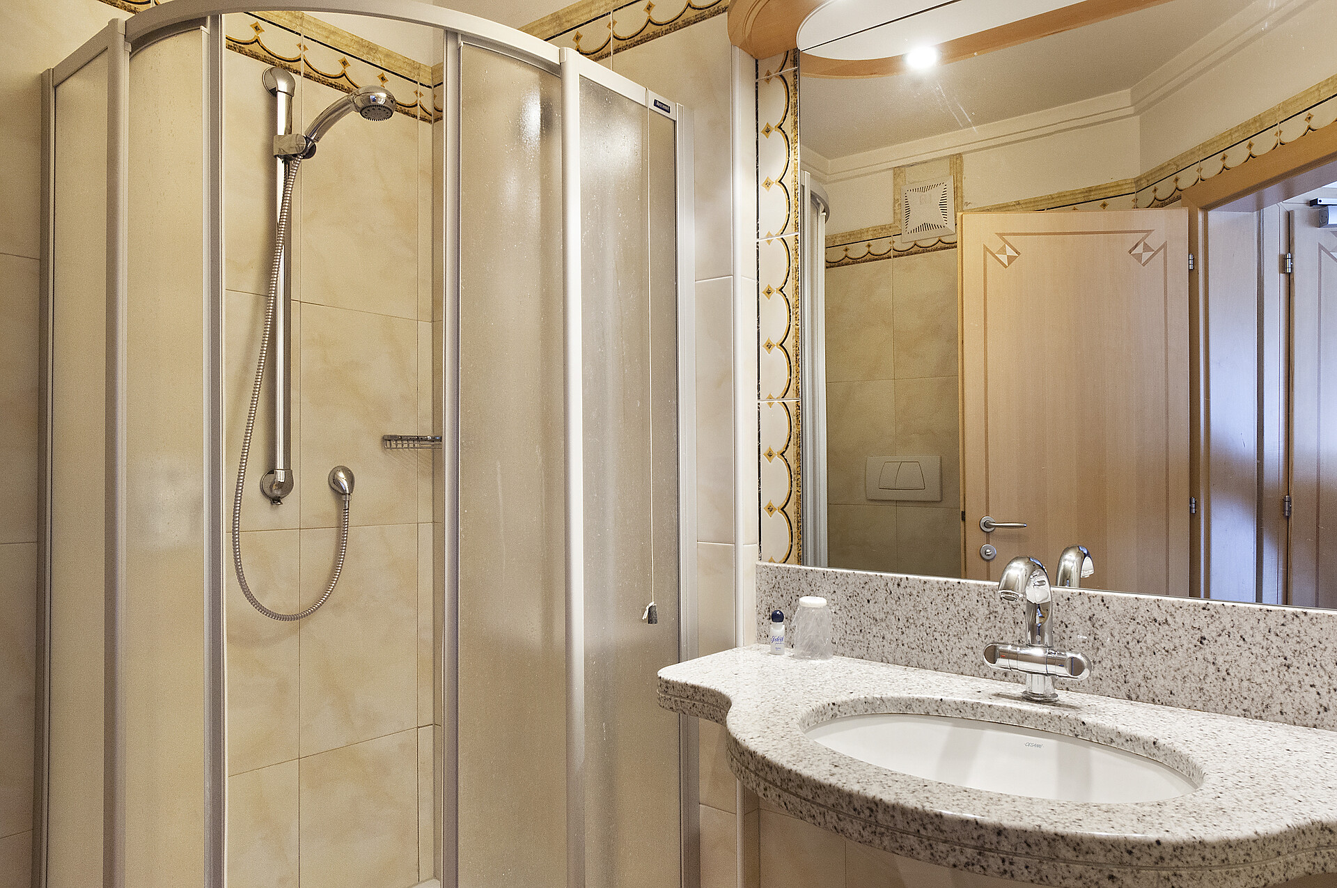 Room Superior main building - #6 - Hotel Ideal Park - Bolzano/Bozen and environs - suedtirol.info