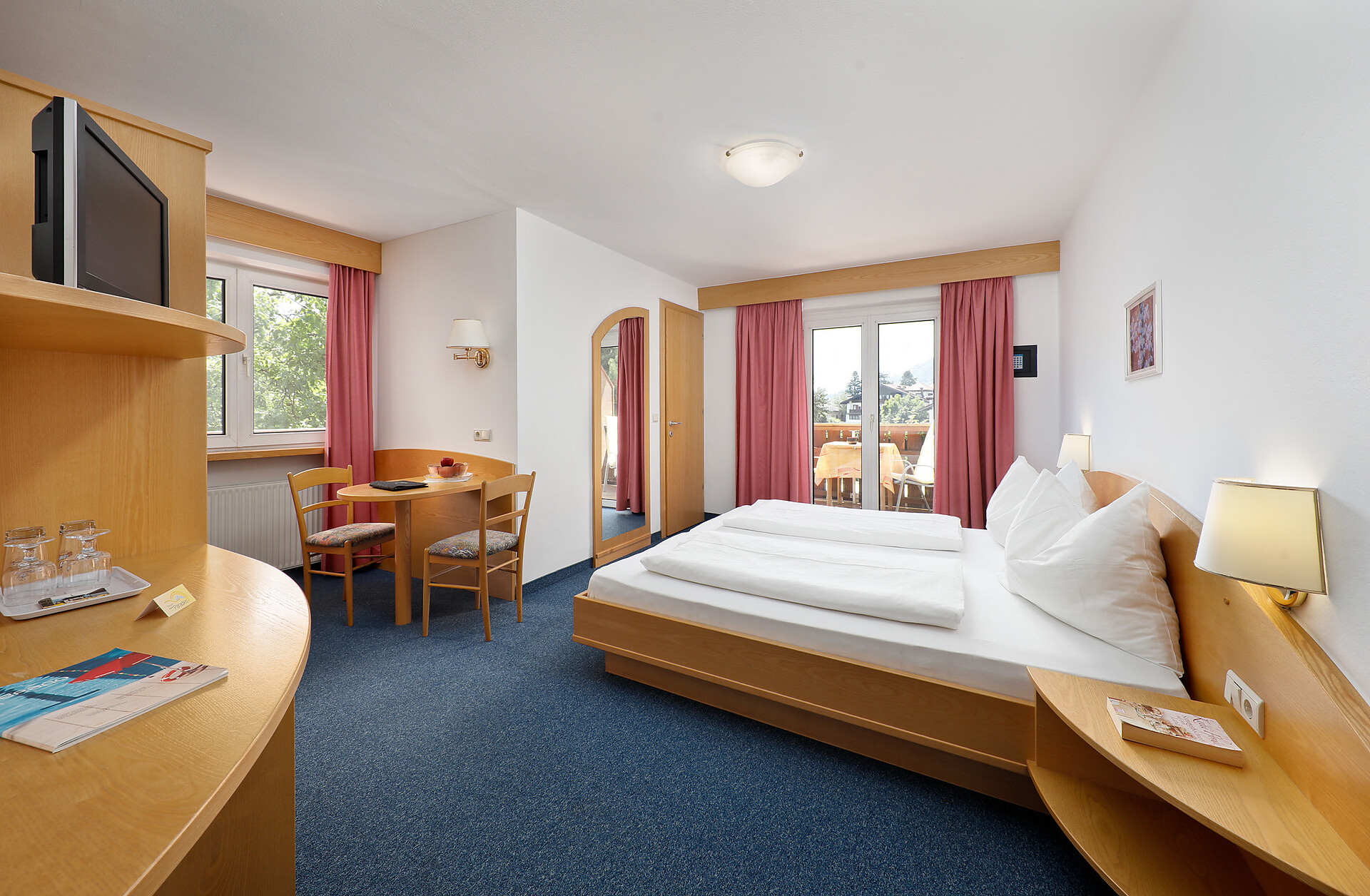 camera bellissima  camera matrimoniale con balcone - #1 - Garni Paradies - Merano e dintorni - suedtirol.info