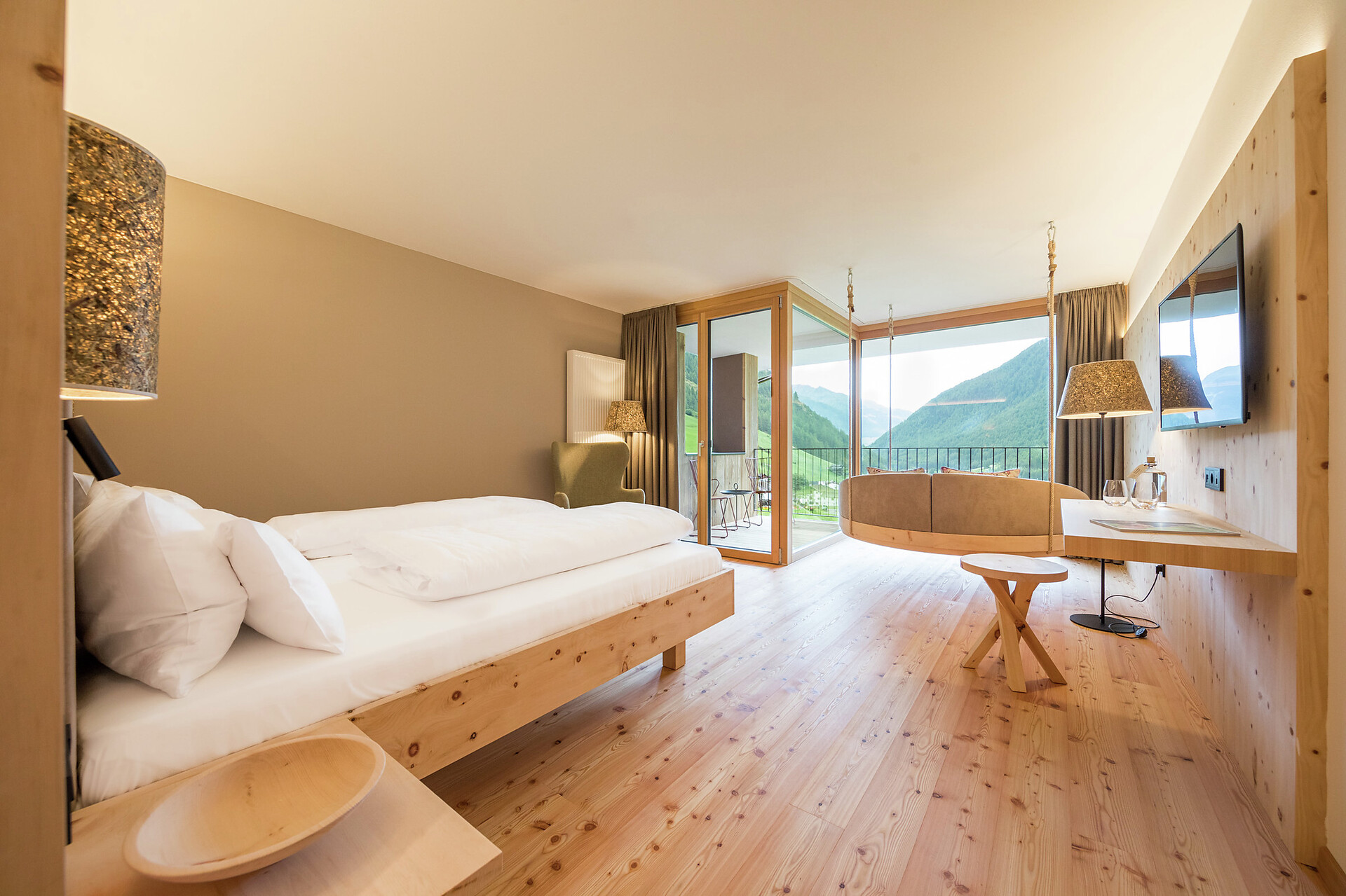 Zimmer Pinus Superior - #1 - Tonzhaus Hotel & Pizzeria - Vinschgau - suedtirol.info
