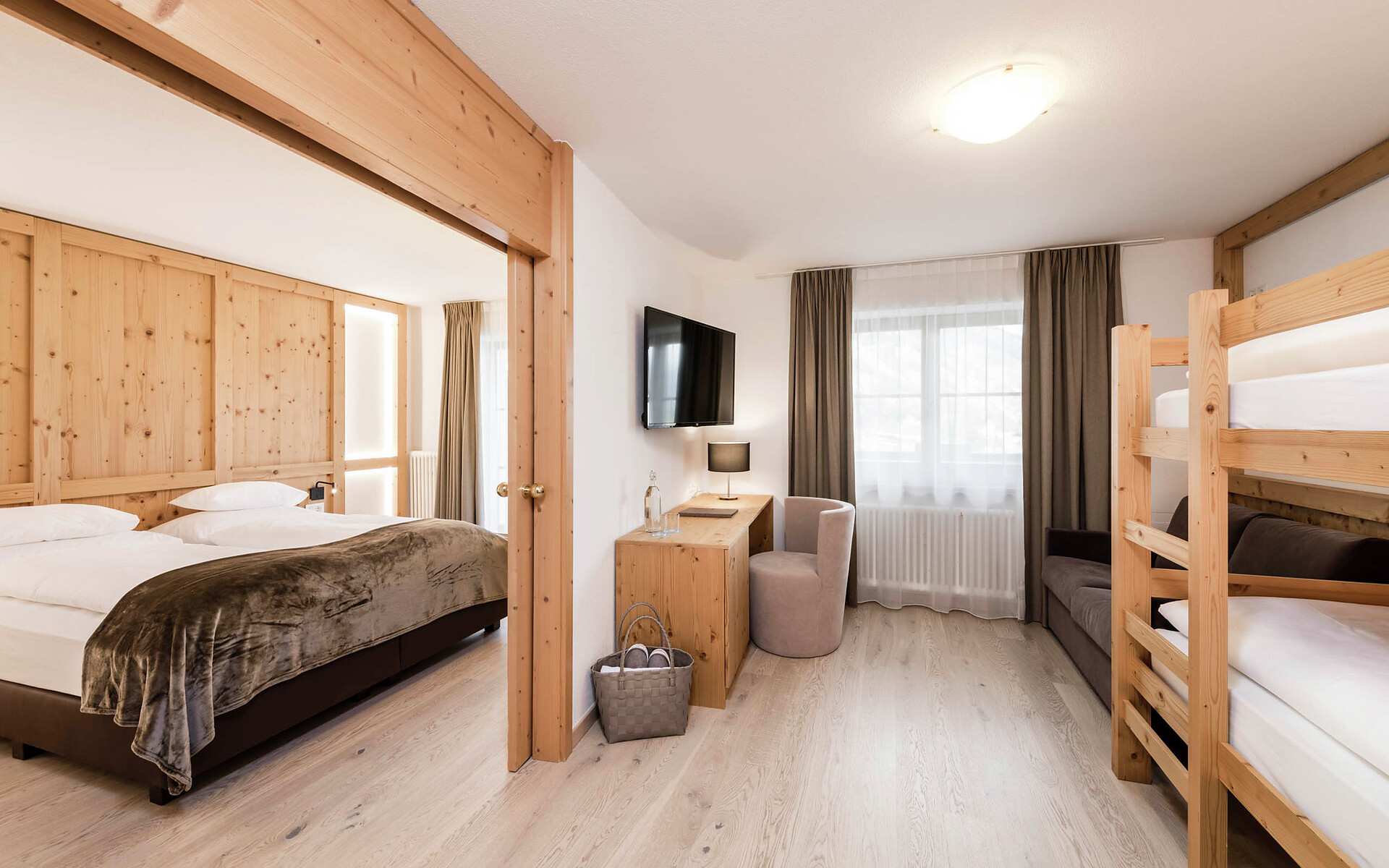 Room Juniorsuite Palü - #2 - Tuberis Nature & Spa Resort - Vinschgau/Val Venosta - suedtirol.info