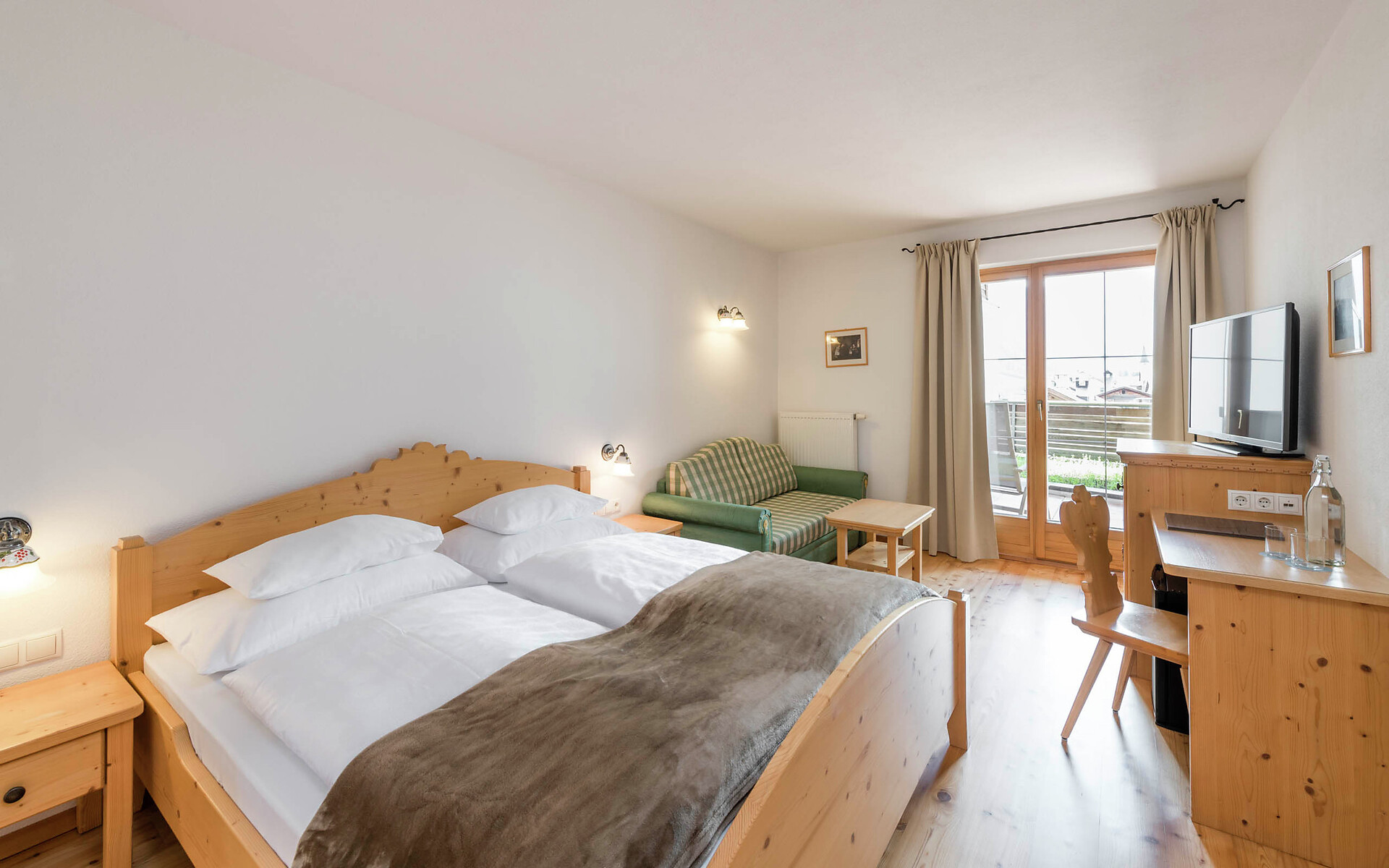 Room Double room Riwes - #1 - Tuberis Nature & Spa Resort - Vinschgau/Val Venosta - suedtirol.info