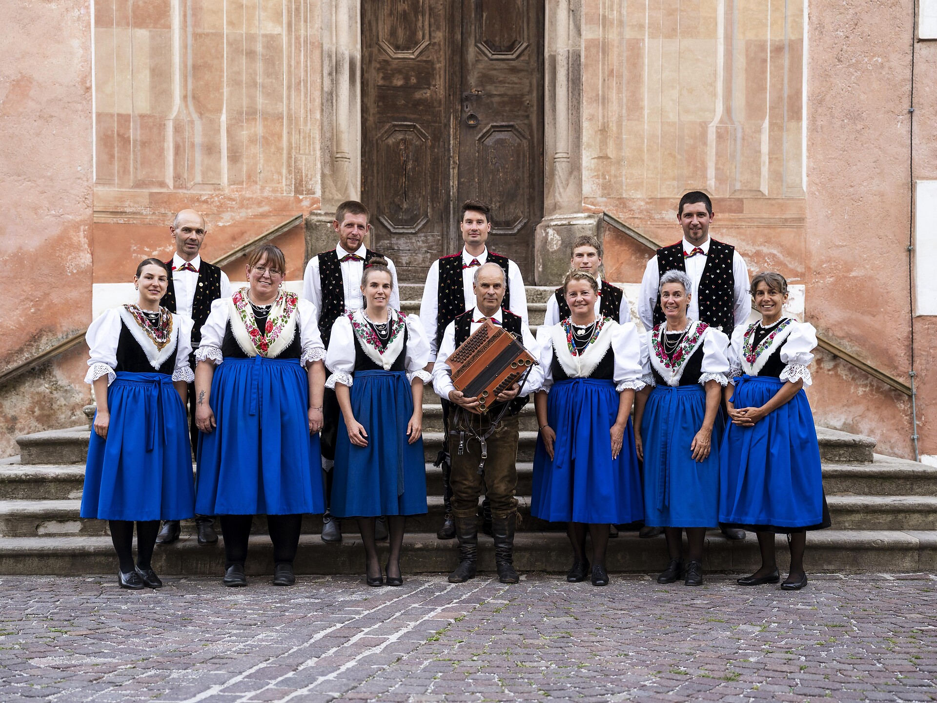 Performance by the Kastelruth folk dance group - Dolomites Region Seiser Alm - #3 - suedtirol.info