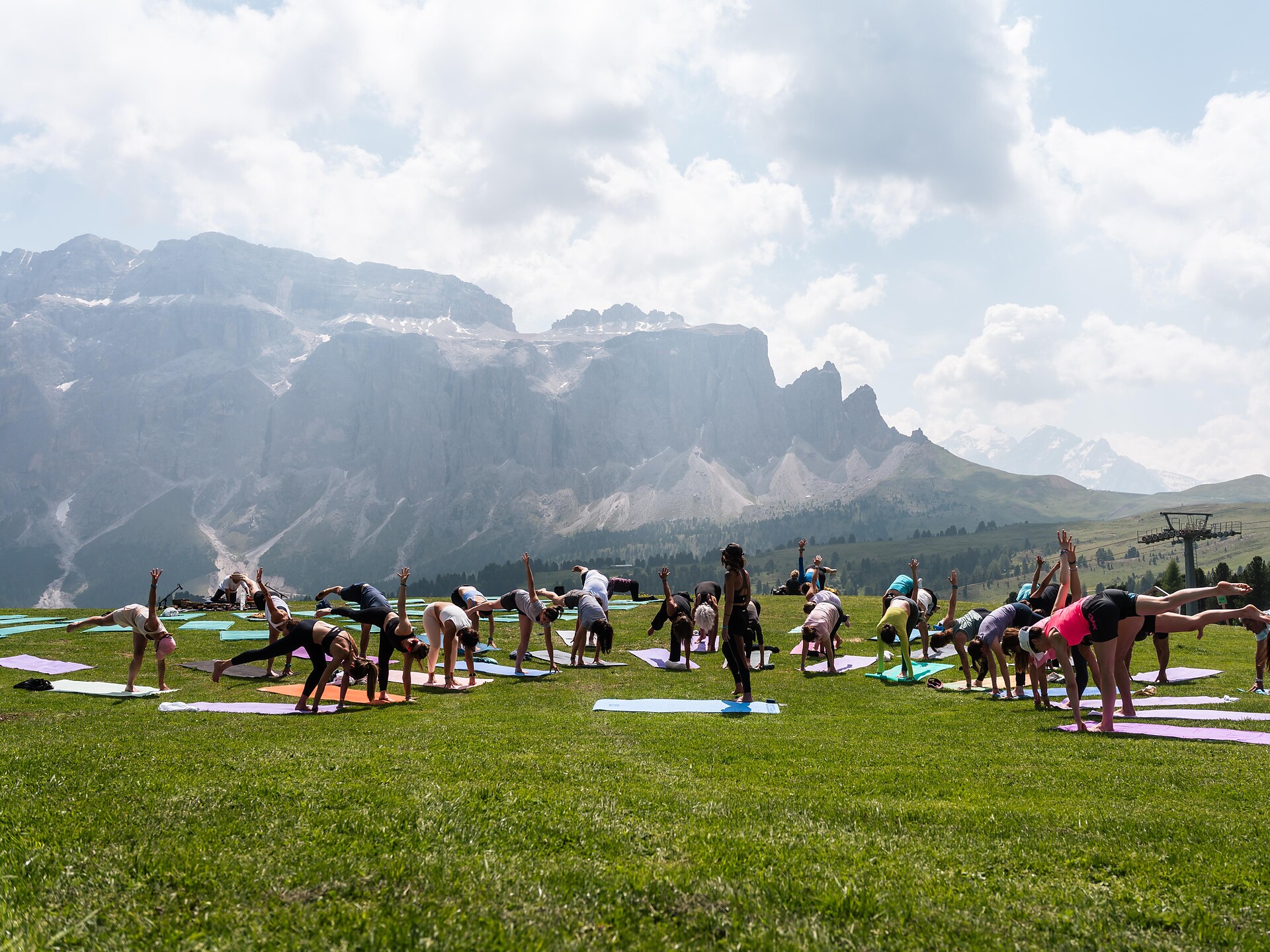 Ananda Hatha Yoga in den Bergen und DJ Set - Dolomitenregion Gröden - #1 - suedtirol.info