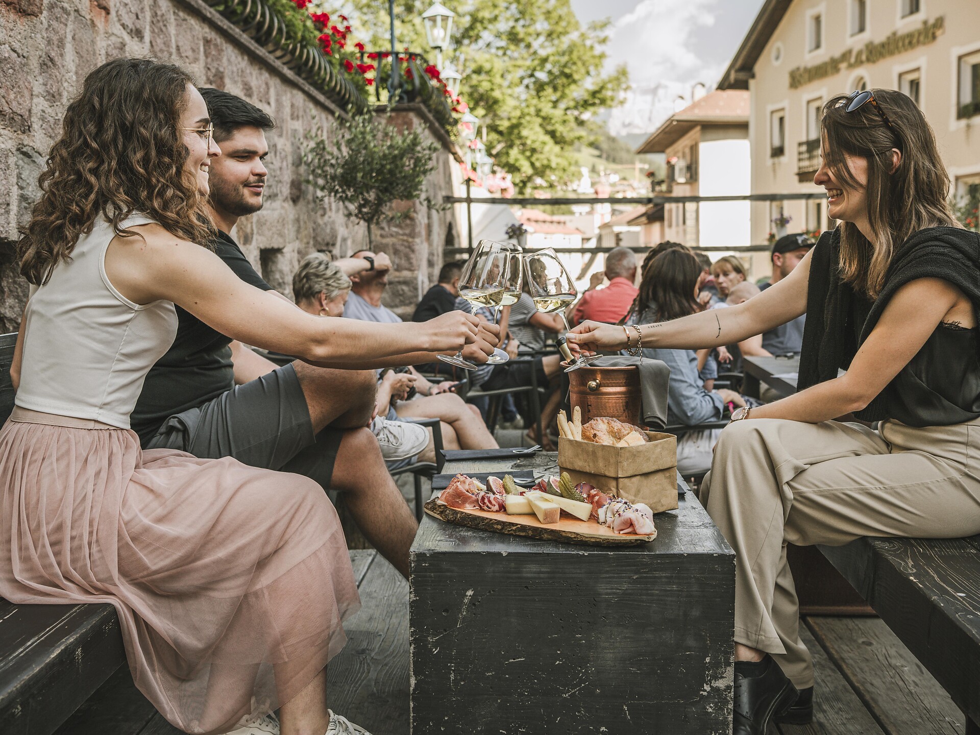 Aperitif Urtijëi: LIVE MUSIC & APERITIF - Dolomites Region Val Gardena - #1 - suedtirol.info