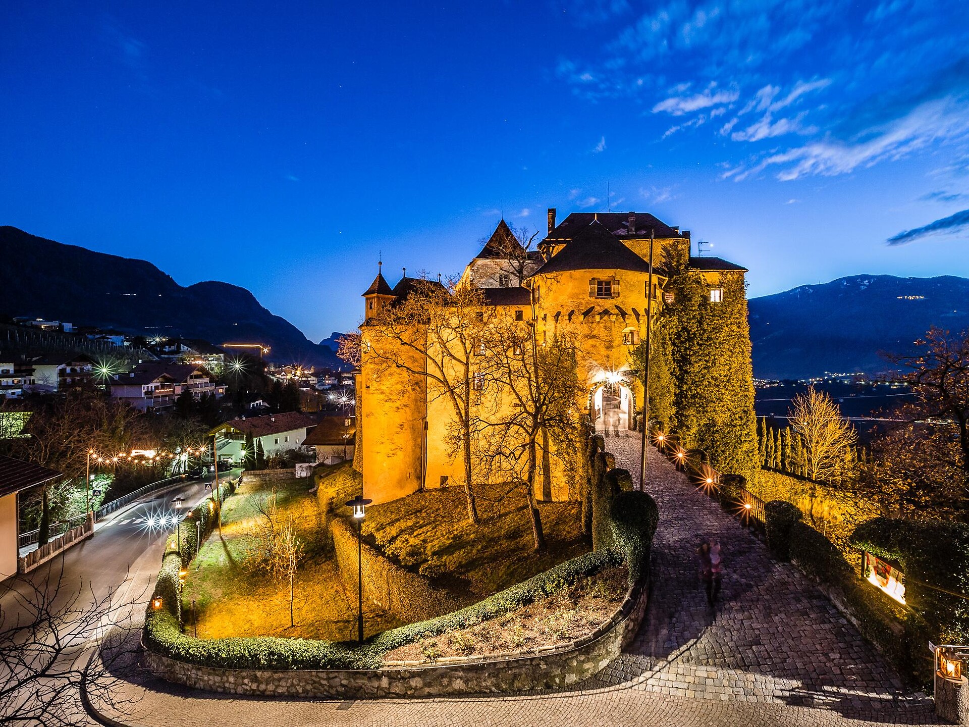 Visita notturna al Castel Schenna Scena 1 suedtirol.info