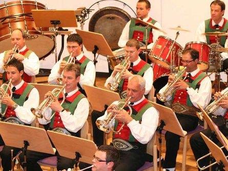 Concert of the music band of Villnöss valley Villnöss/Funes 1 suedtirol.info
