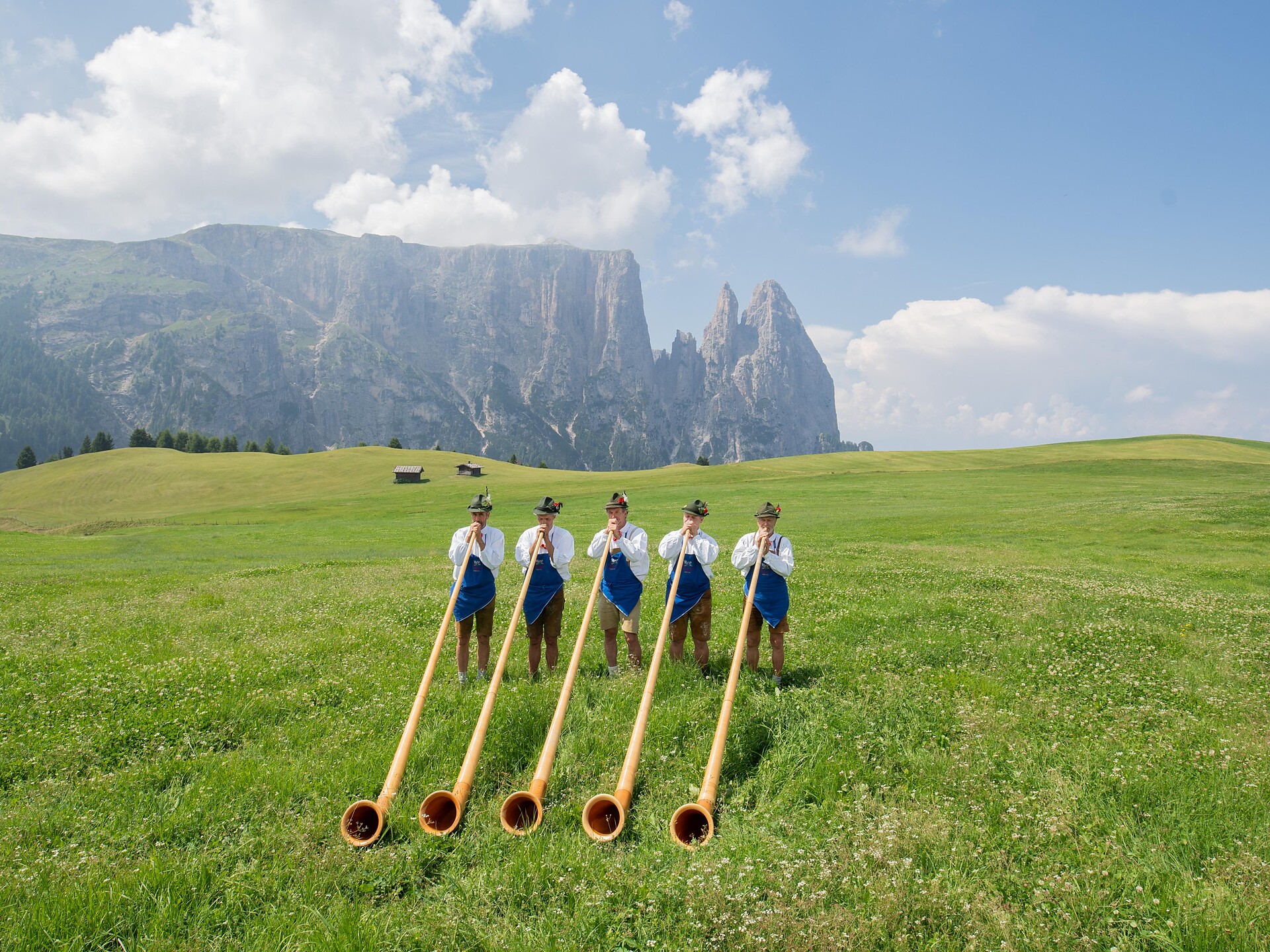 Concert of the traditional alphorn players at the Plattkofel hut - Dolomites Region Seiser Alm - #1 - suedtirol.info