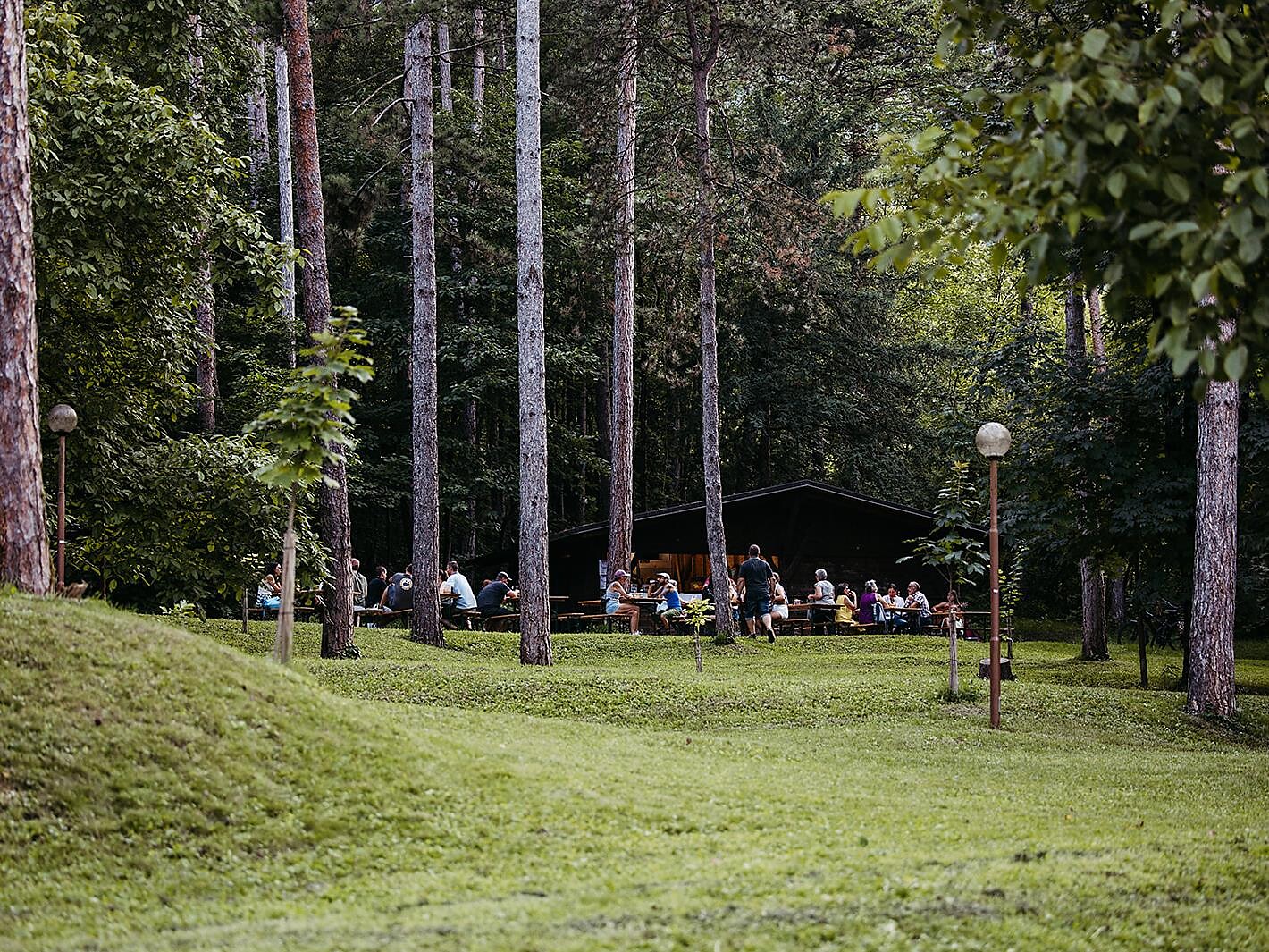 Aperitivo con "Peppi & die Haislraggler:  Notti d'estate ad Andriano 2026 - Strada del Vino - #1 - suedtirol.info