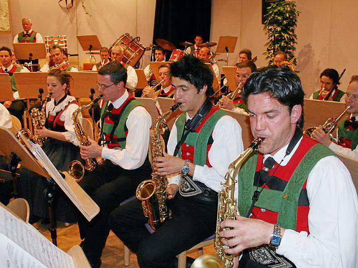 Concerto serale della banda musicale della valle Funes 1 suedtirol.info