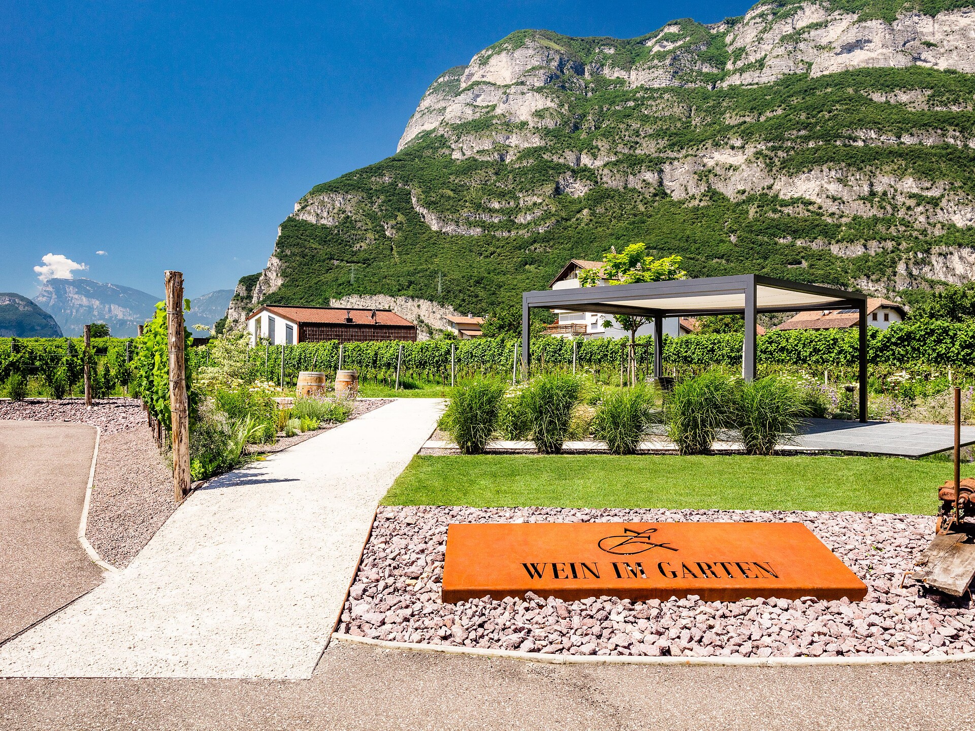 Alpine Pinot by Peter Zemmer Winery - Südtiroler Weinstraße - #3 - suedtirol.info