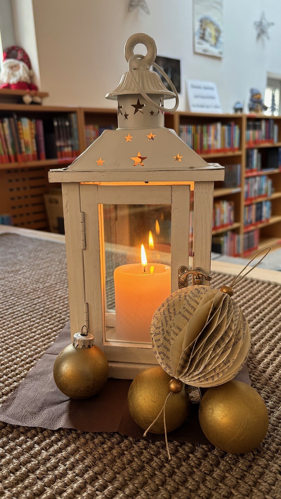 Aus alten Büchern neues kreieren - basteln für Weihnachten mit alten Büchern - Meran und Umgebung - #1 - suedtirol.info