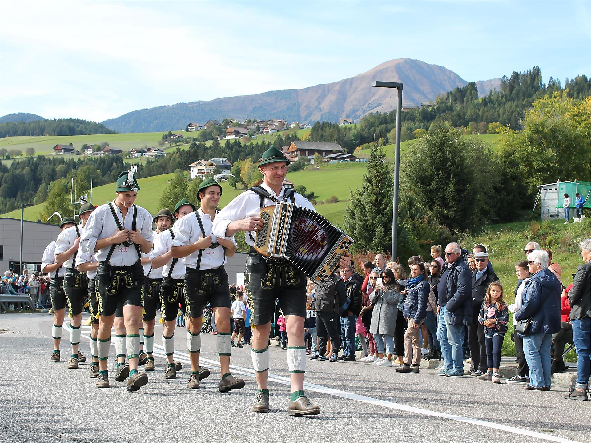 "Almabtrieb" - driving cattle and sheep - Brixen/Bressanone and environs - #2 - suedtirol.info
