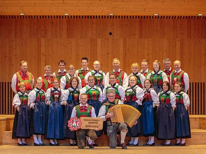 Performance by the folk dance group Innichen / San Candido - Dolomites Region 3 Zinnen - #1 - suedtirol.info