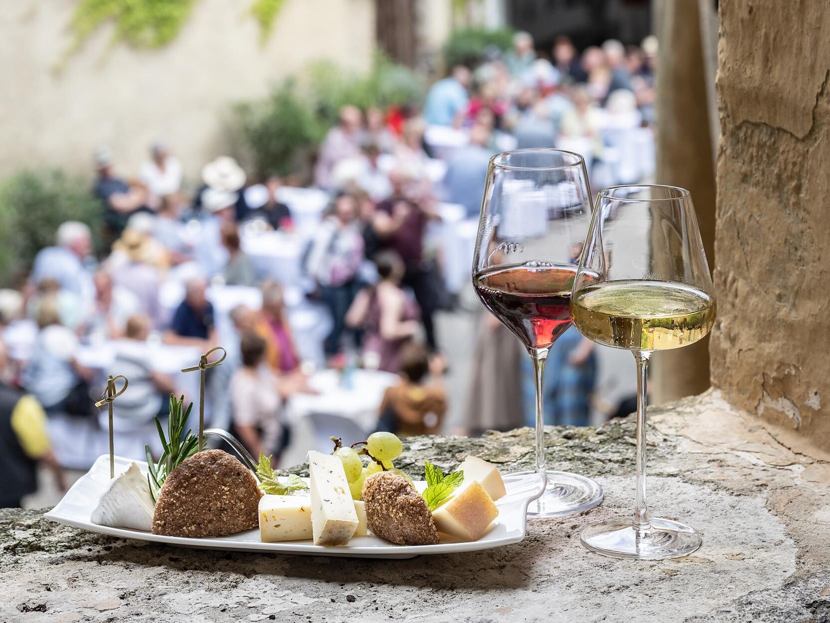 Aperitivo lungo al Castel Schenna Scena 2 suedtirol.info