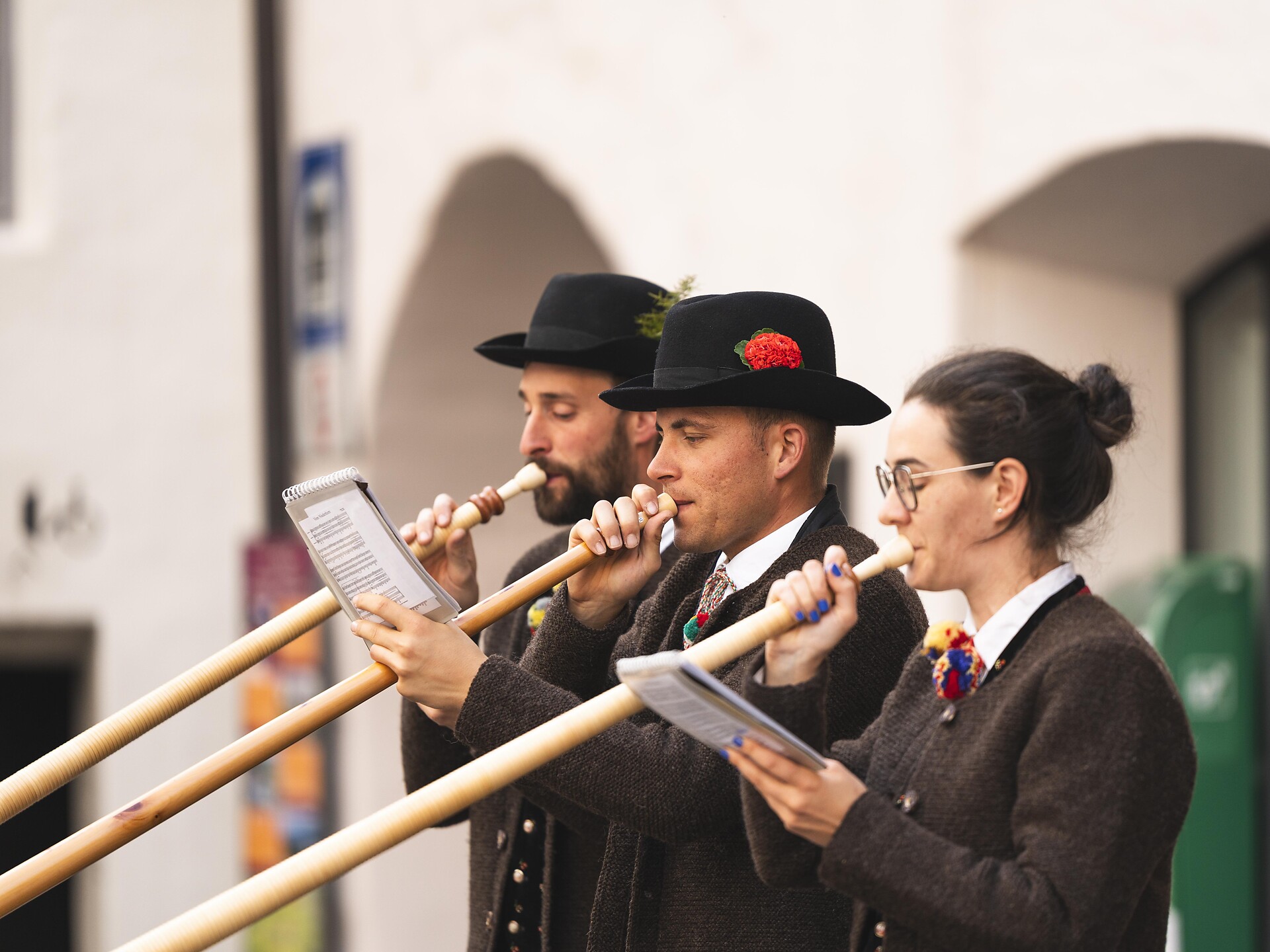 Auftritt der Alphornbläser Kastelruth - Dolomitenregion Seiser Alm - #1 - suedtirol.info