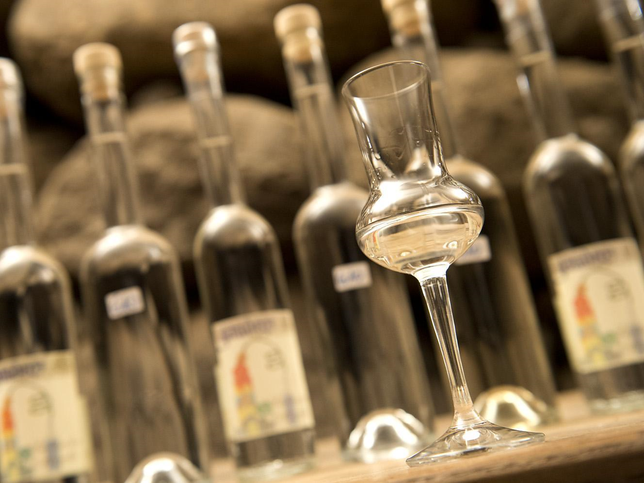 On a journey of discovery: distillates & wines Partschins/Parcines 2 suedtirol.info