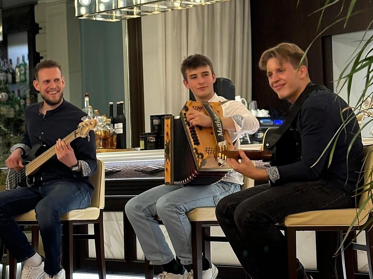 Acoustic duo with accordion and guitar at the Christmas market - Meran/Merano and environs - #2 - suedtirol.info