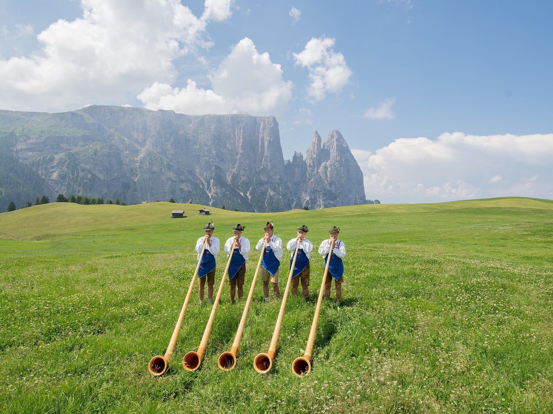 Auftritt der Alphornbläser - Dolomitenregion Seiser Alm - #1 - suedtirol.info
