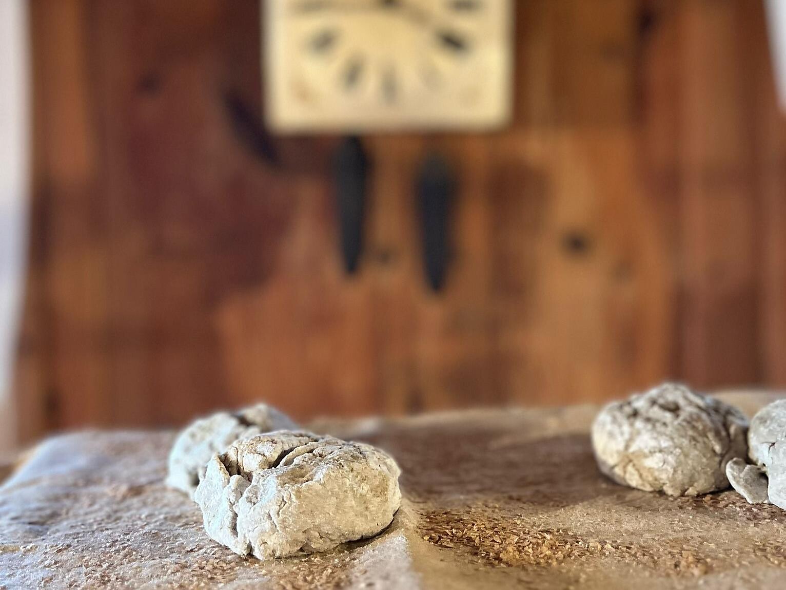Brotbacken beim Tholerhof in Aschbach Algund 2 suedtirol.info