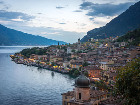 Bus excursion: Lake Garda – romantic and southern flair Schenna/Scena 3 suedtirol.info