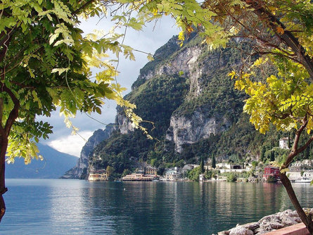 Bus excursion: Lake Garda – romantic and southern flair Schenna/Scena 2 suedtirol.info