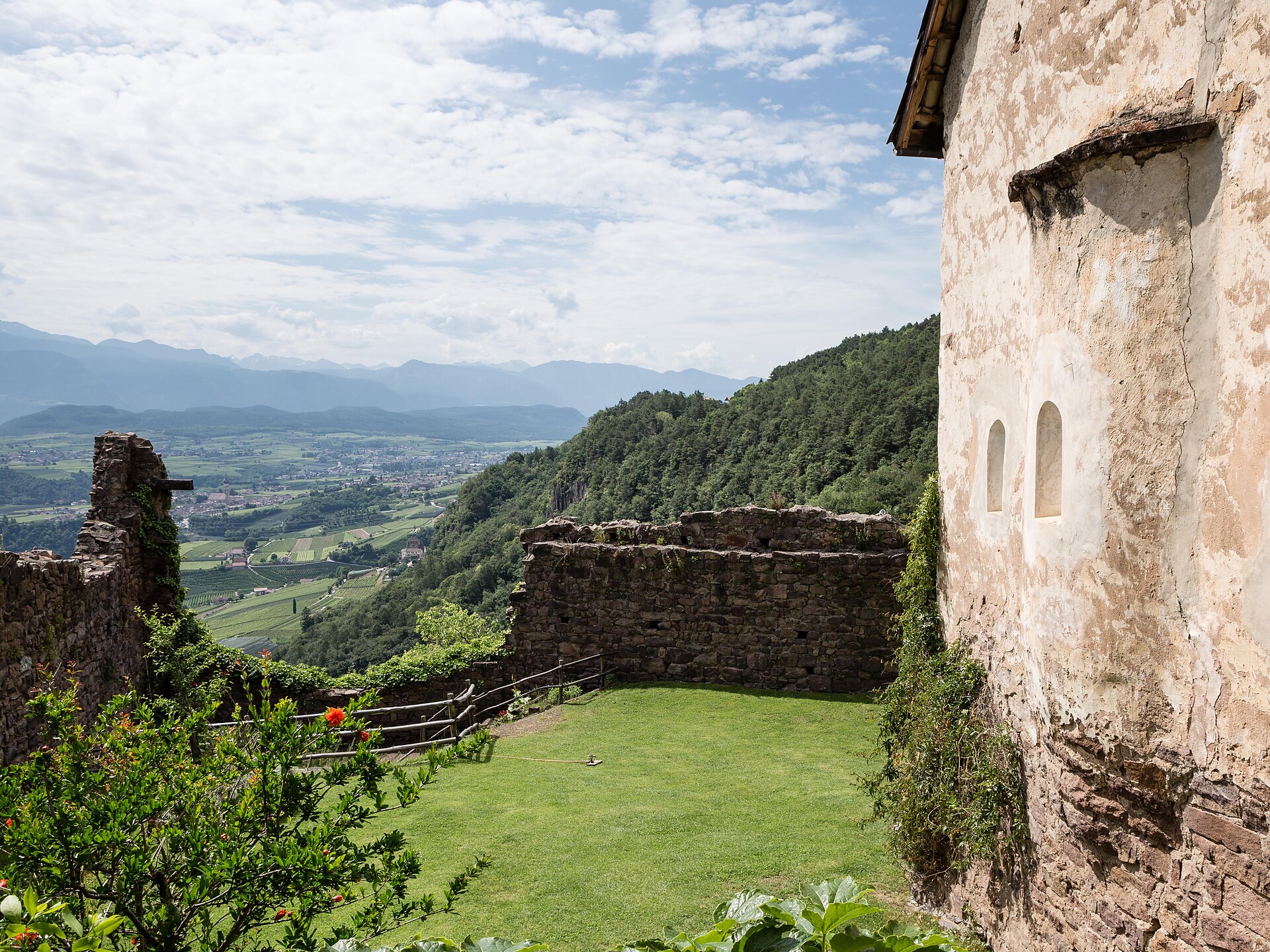 Hiking tour: Three Castles Walk in Eppan - Meran/Merano and environs - #2 - suedtirol.info