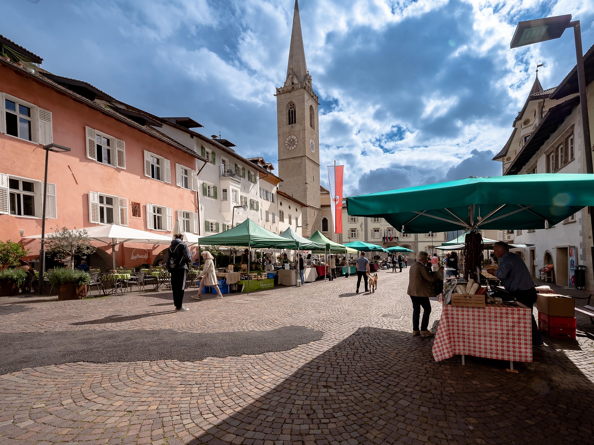 Bauernmarkt im Zentrum von Kaltern Kaltern an der Weinstraße 1 suedtirol.info