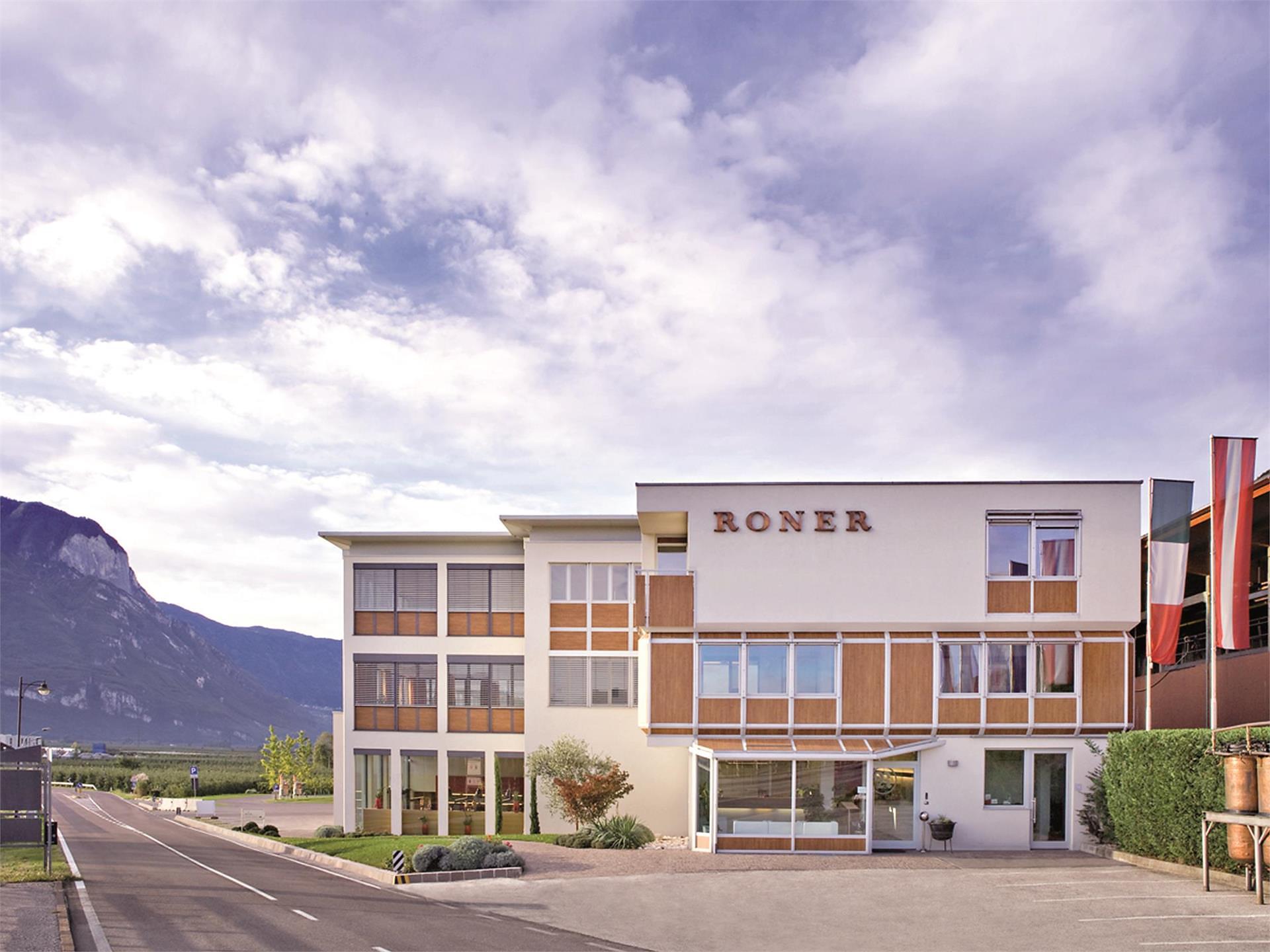 Distillerie Roner Termeno sulla Strada del Vino 1 suedtirol.info