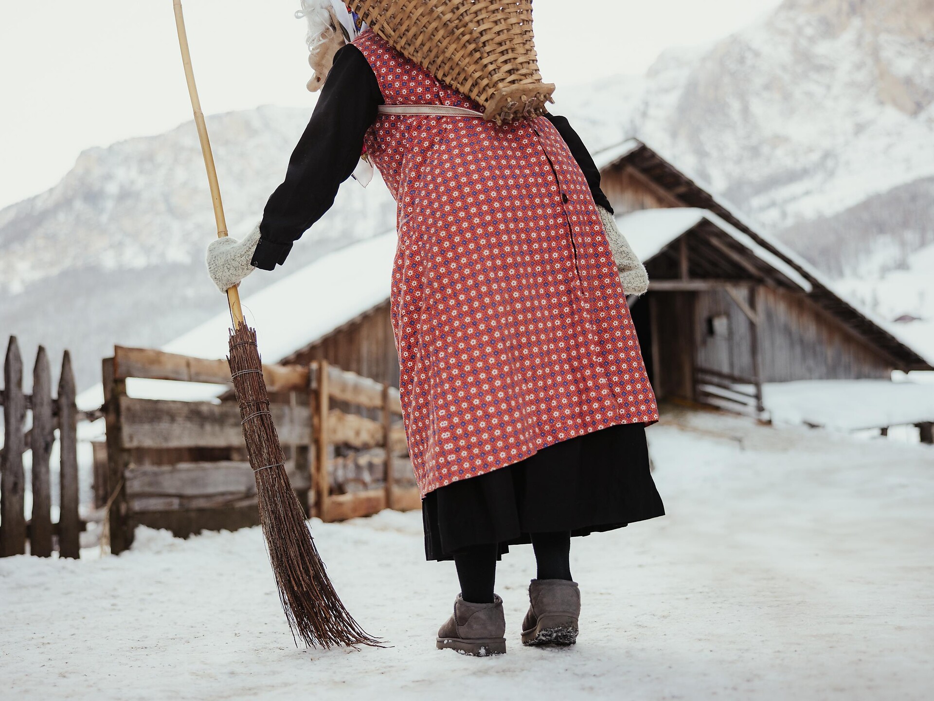 Al vëgn la poscignara - Die Ankunft der Ladinischen Hexe - Befana - Dolomitenregion Alta Badia - #1 - suedtirol.info