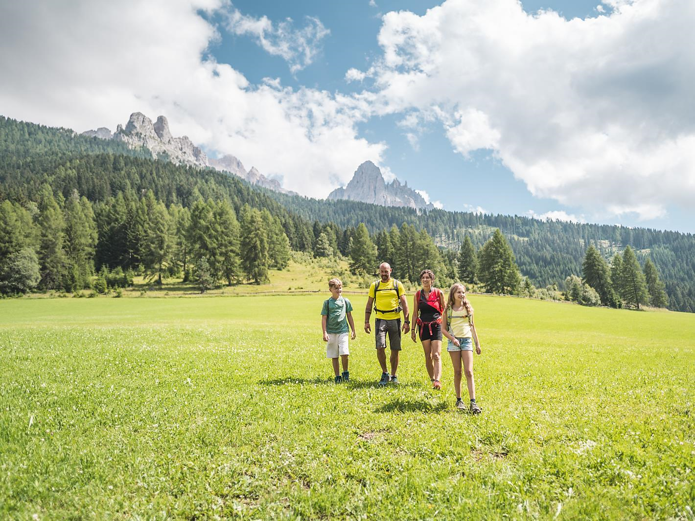 Flower and Herb Hike - Latemarium Deutschnofen/Nova Ponente 2 suedtirol.info