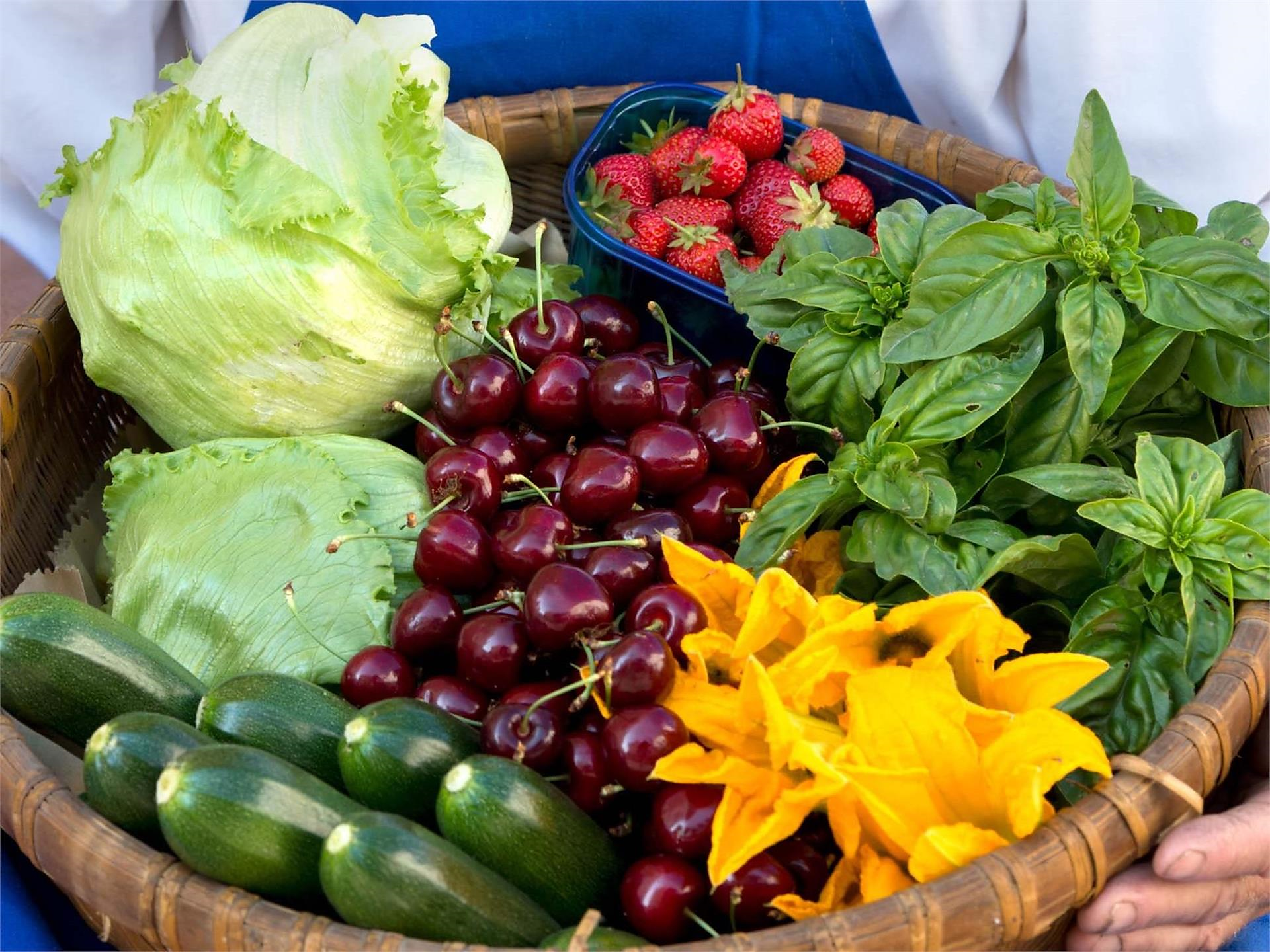 Farmers' market at Seis Kastelruth/Castelrotto 1 suedtirol.info